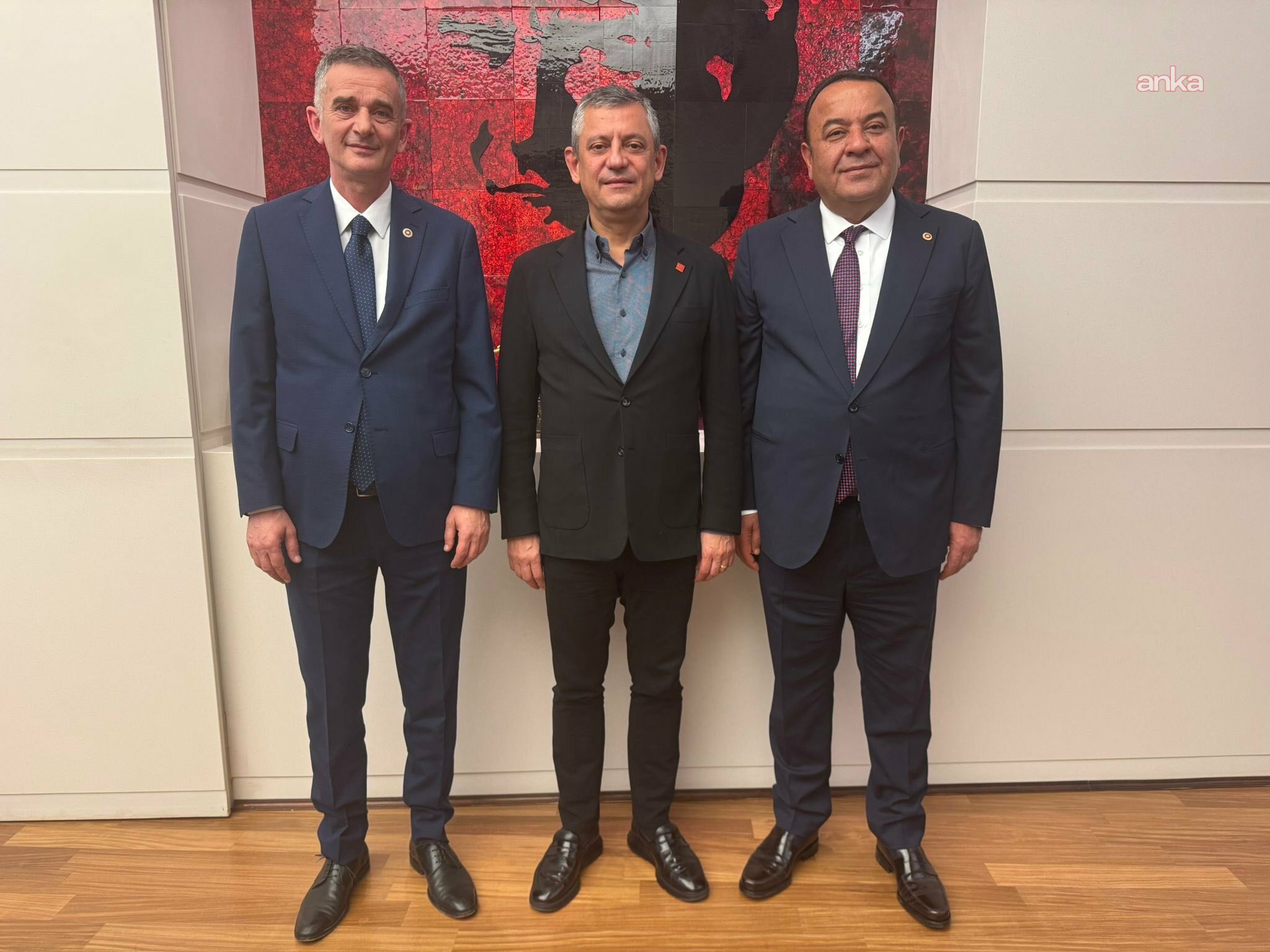 Bağımsız Milletvekili Ümit Dikbayır, Özgür Özel ile görüştü