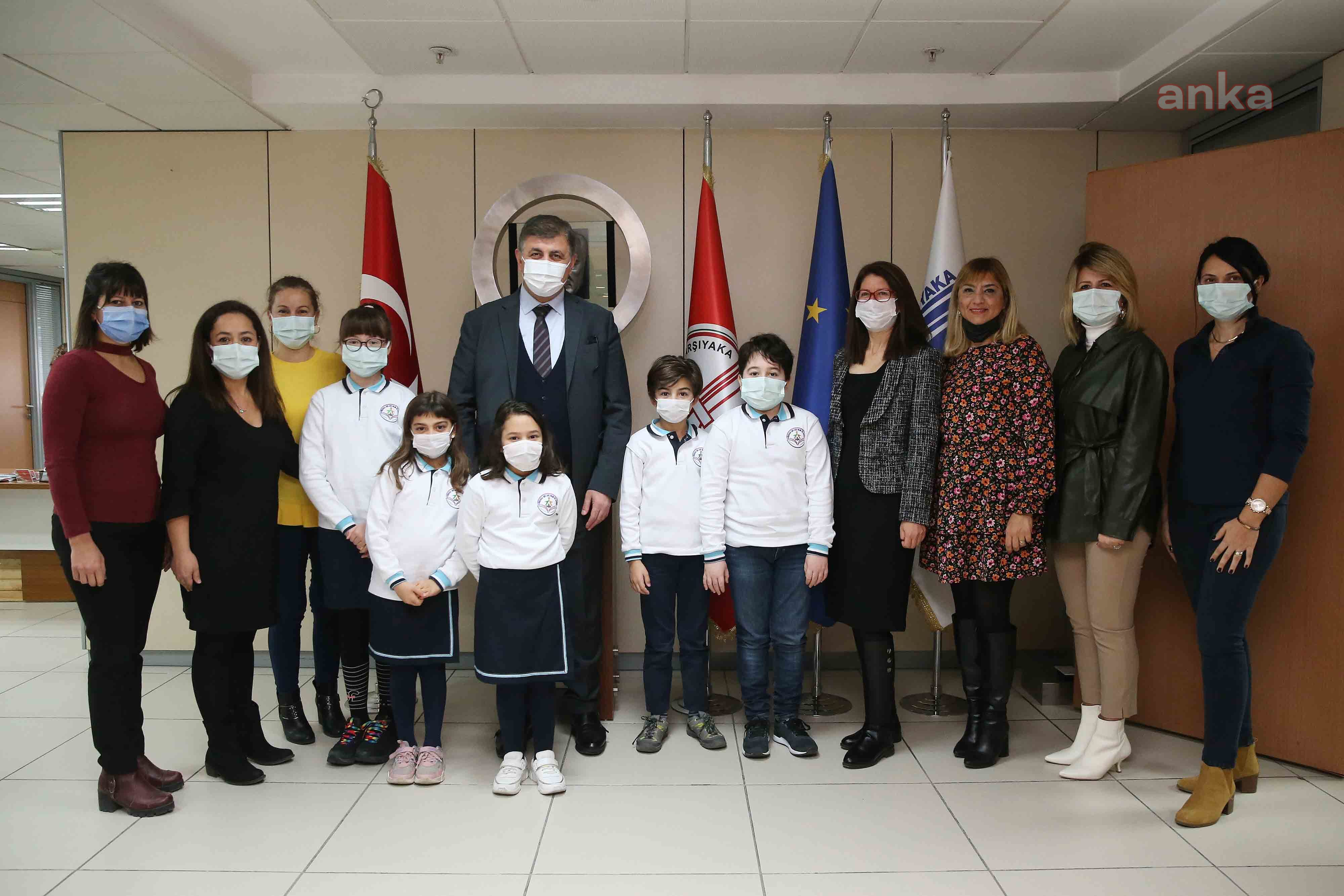 DUYARLI MİNİKLER, KARŞIYAKA BELEDİYE BAŞKANI TUGAY'I ZİYARET ETTİ