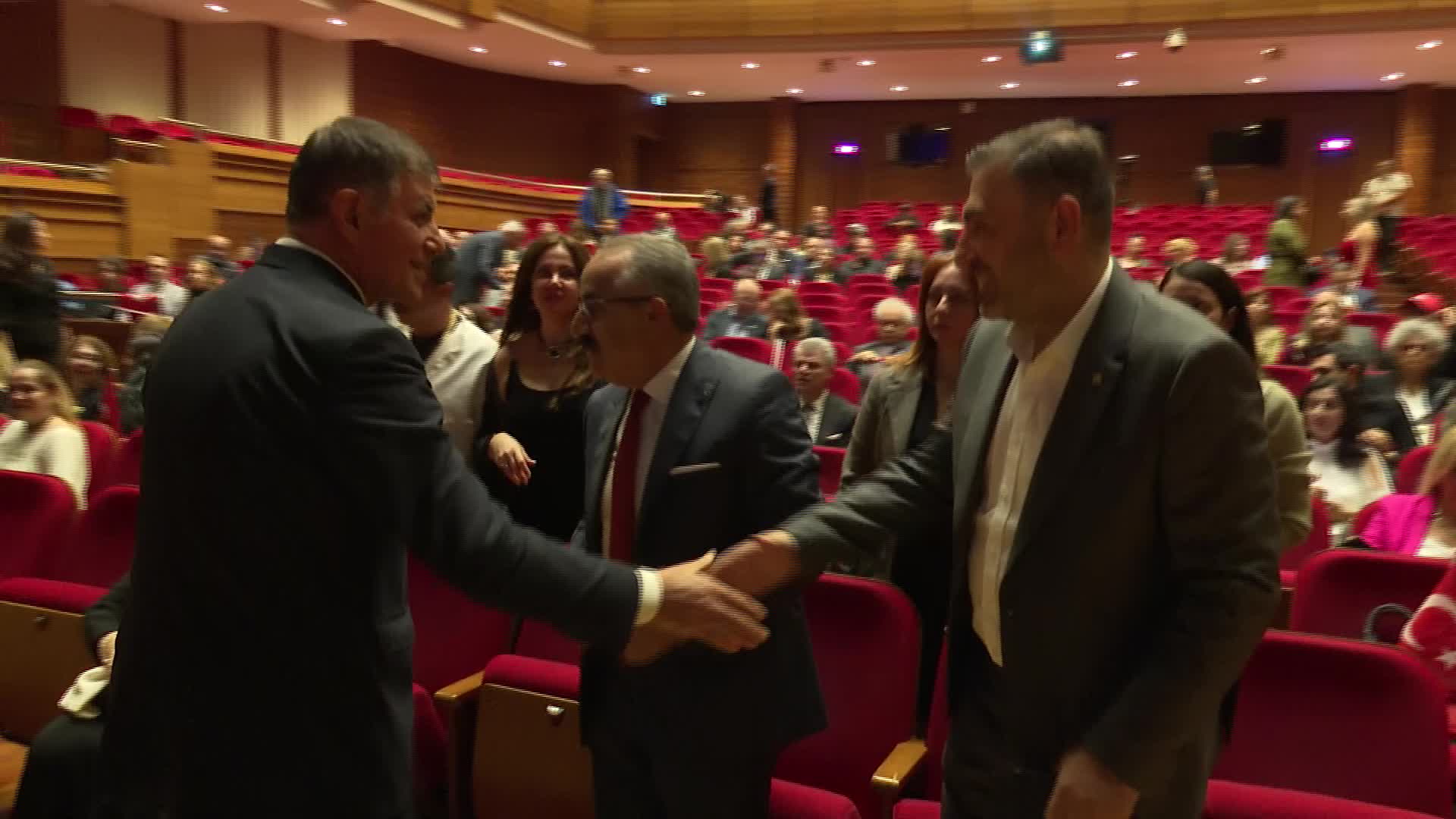 İzmir Büyükşehir Belediye Başkanı Tugay: Kültürün, sanatın, bilimin ve emeğin yanında olmayı sürdüreceğiz