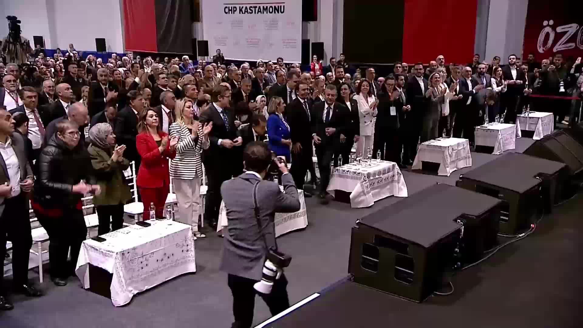 CHP Kastamonu 39. Olağan İl Kongresi... Özgür Özel:  Sırf bizi çıldırtmak için dört teğmeni ordudan ihraç ediyorlar