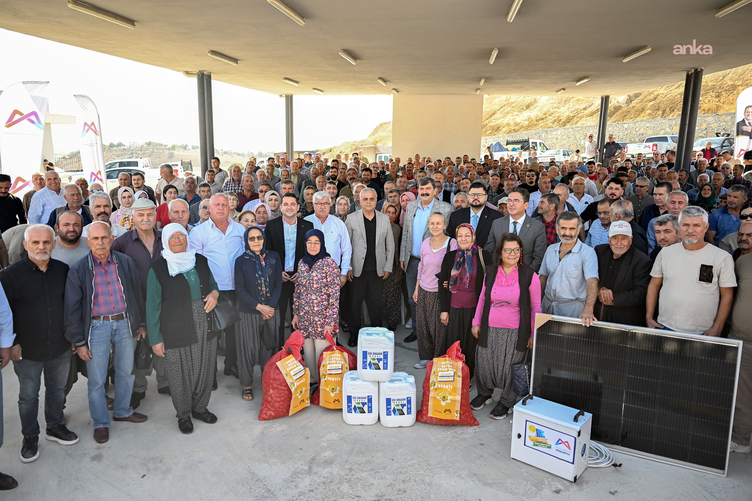 Mersin Büyükşehir Belediyesi'nden çiftçilere tarımsal destek