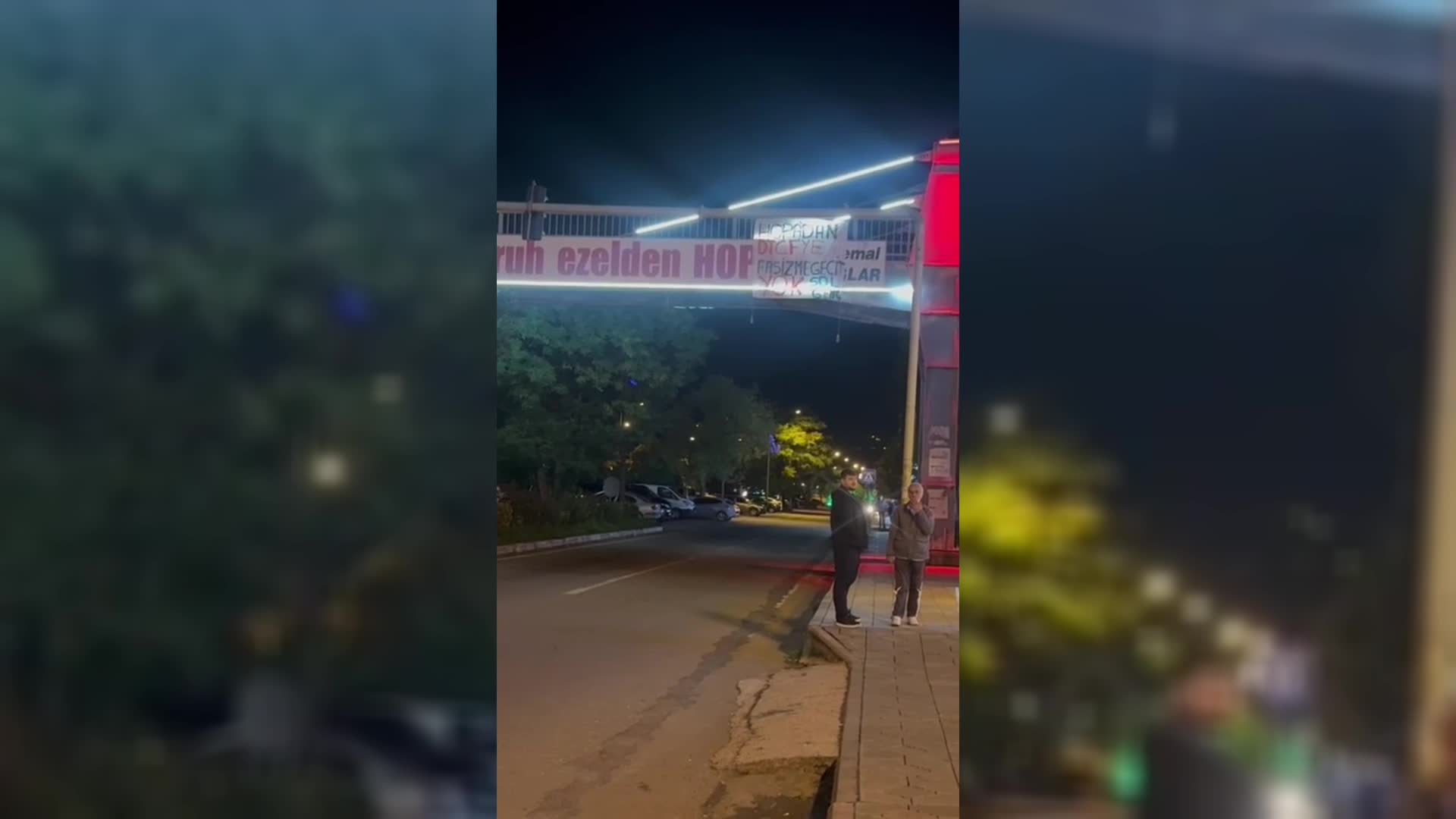 Hopa’da üst geçide “Hopa’dan DTCF’ye faşizme geçit yok" afişi asıldı