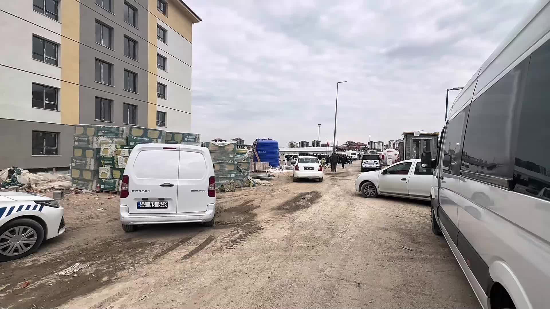 Malatya’da TOKİ şantiyesinde işçiler arasındaki kavgada 3 kişi yaralandı