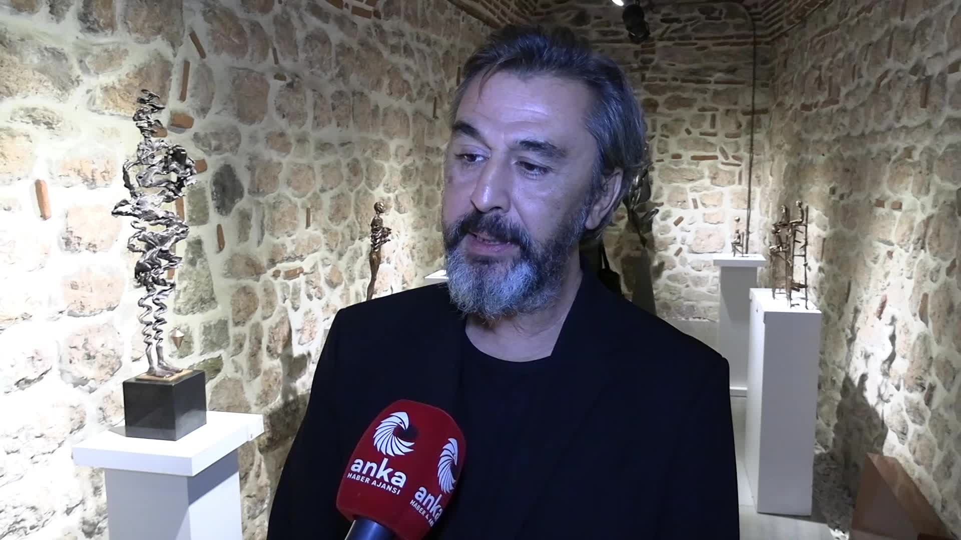 Heykeltıraş Ozan Ünal’ın “Rüya Hissi Süsler, Hafıza Anıyı” sergisinin lansmanı yapıldı..."Hislerin süslenmiş hali olduğunu düşünüyorum rüyaların"