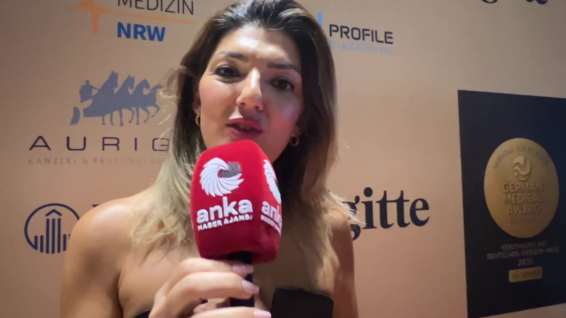 Almanya Organ Nakli Merkezi Genel Müdürü Dr. Ebru Yıldız’a  “Yılın En Başarılı Kadın Doktoru” ödülü