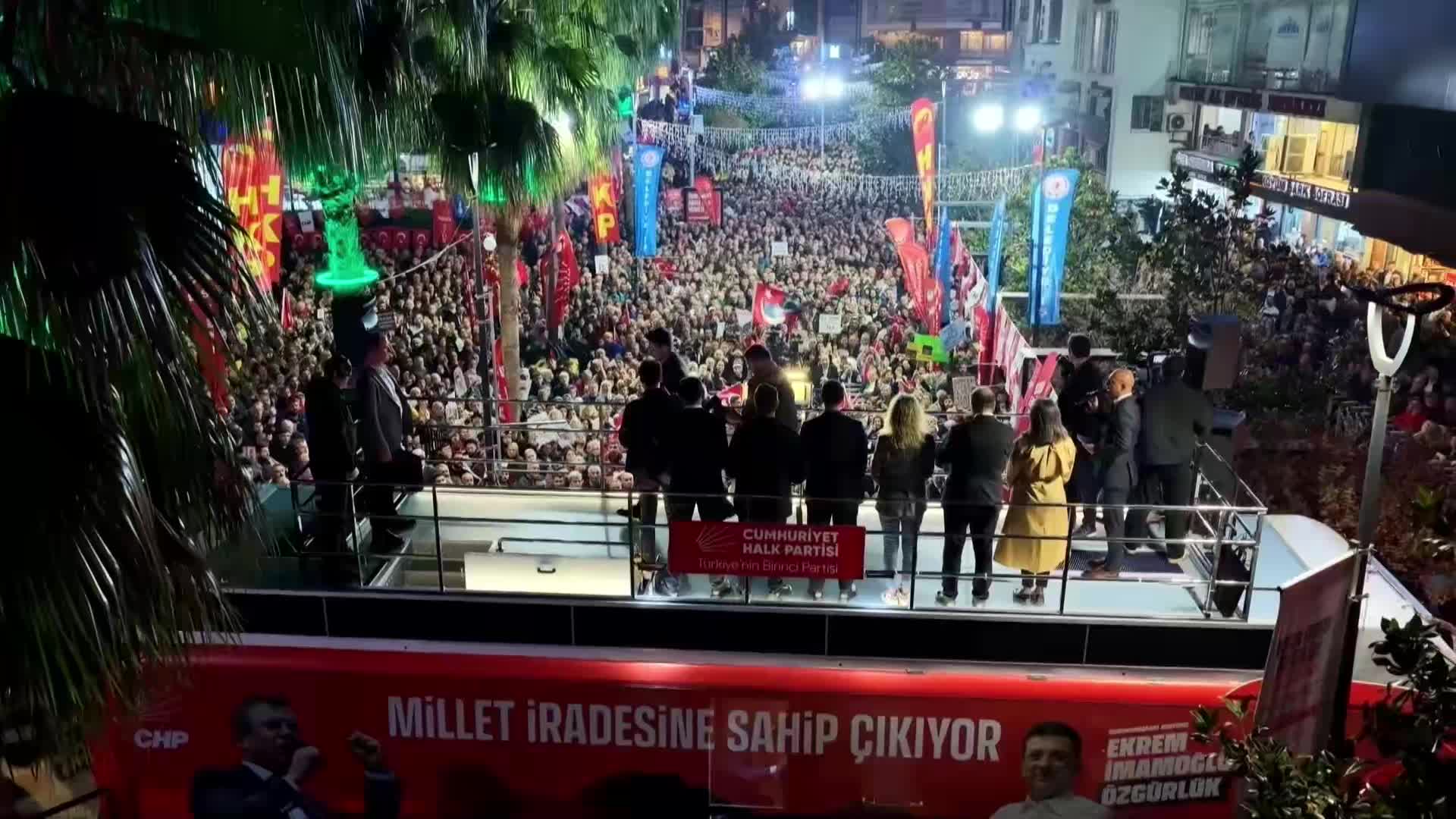 CHP'nin Arnavutköy mitingi... Özgür Özel, Arnavutköy Belediyesi'nin odağındaki usulsüzlük iddialarını dile getirdi, soruşturma çağrısında bulundu