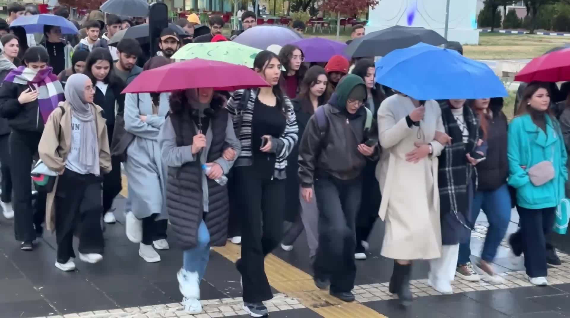 Van Yüzüncü Yıl Üniversitesi  öğrencilerinin Rojin Kabaiş eylemi 10. gününde