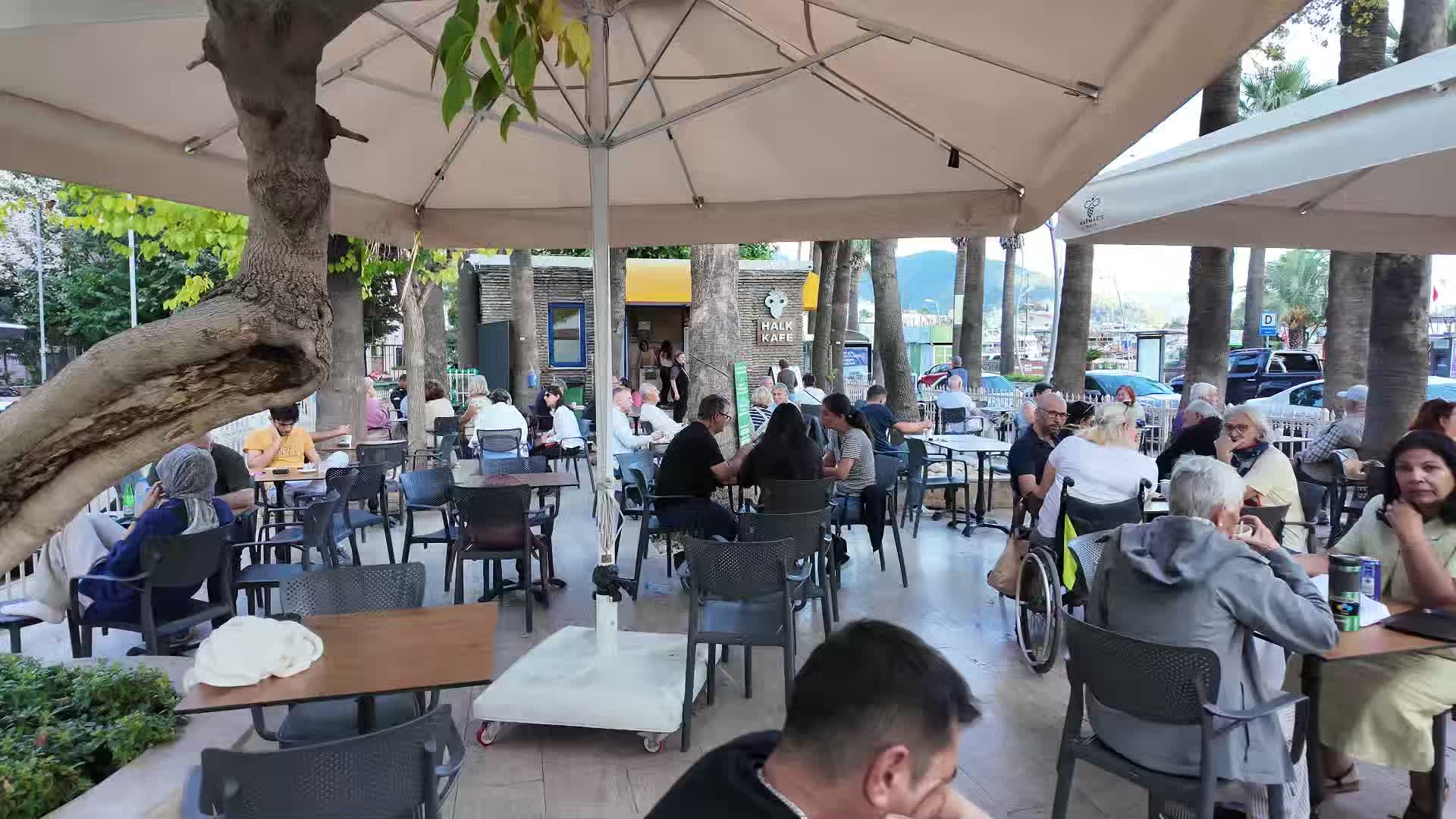 Marmaris Belediyesi Halk Kafeler'e vatandaşlardan yoğun ilgi