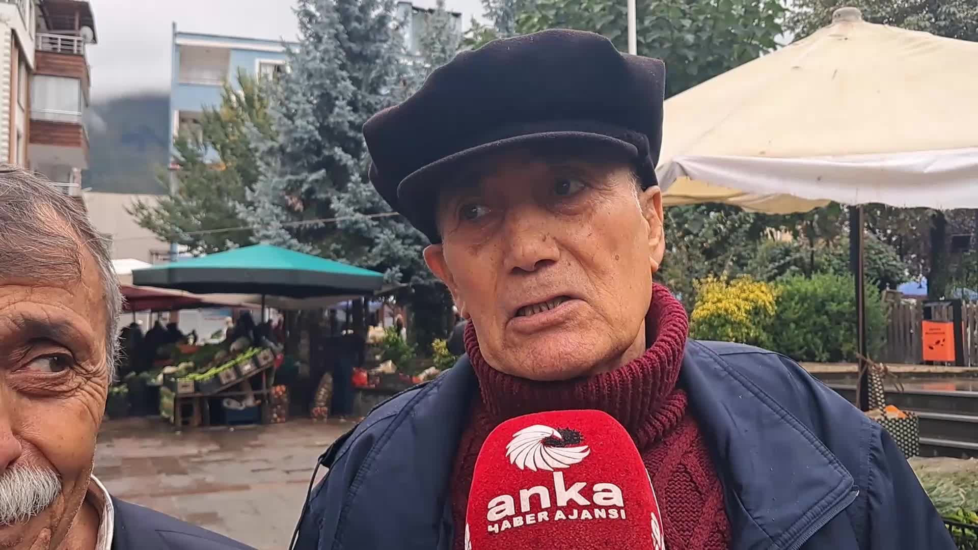 Artvin'de emekliler aylıklarından yakındı: "Ecevit zamanında 2,5 asgari ücret alıyordum, şimdi bir asgari ücretin biraz farklısını alıyorum"