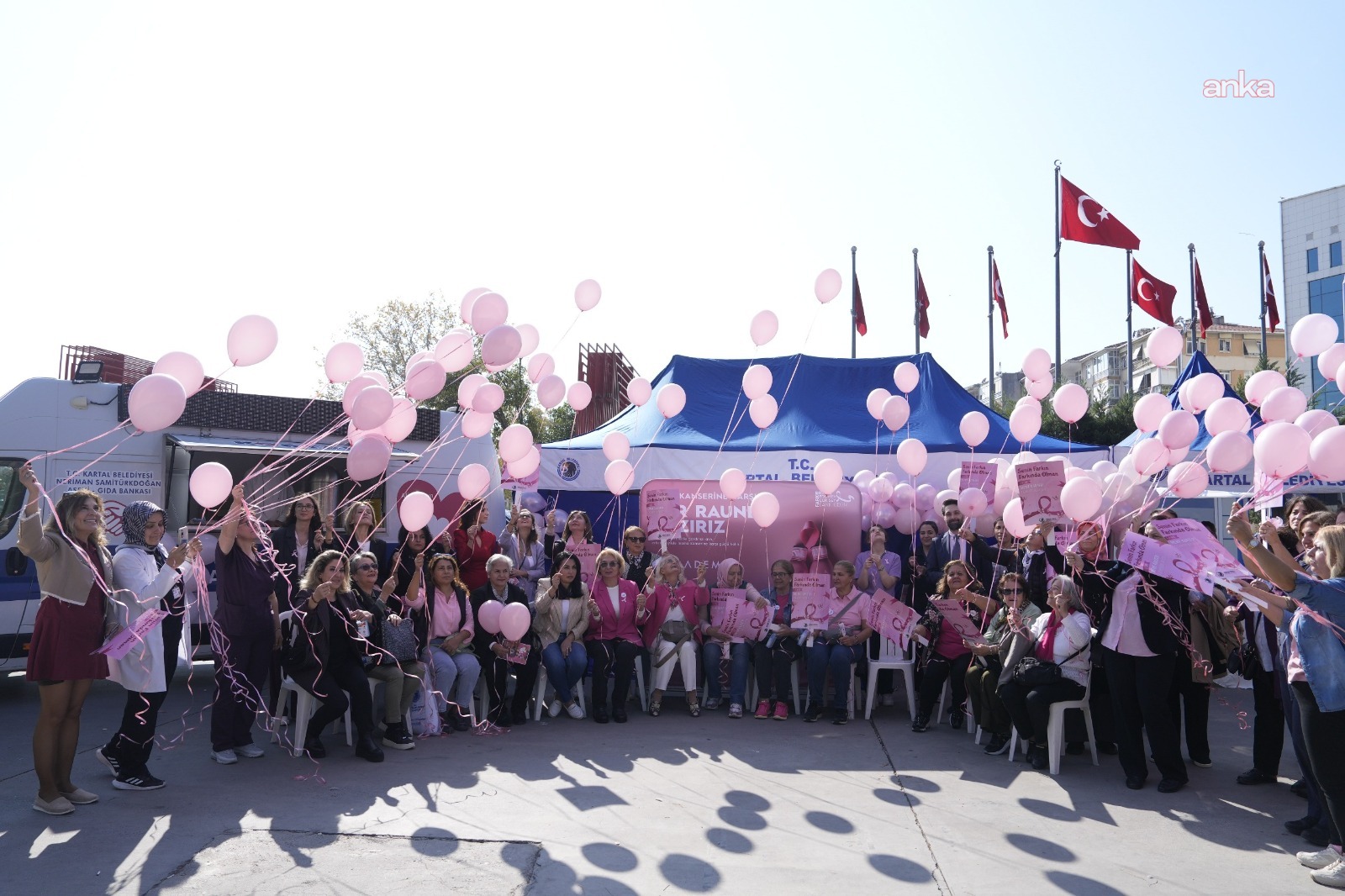 Kartal’da pembe balonlar, umut için yükseldi