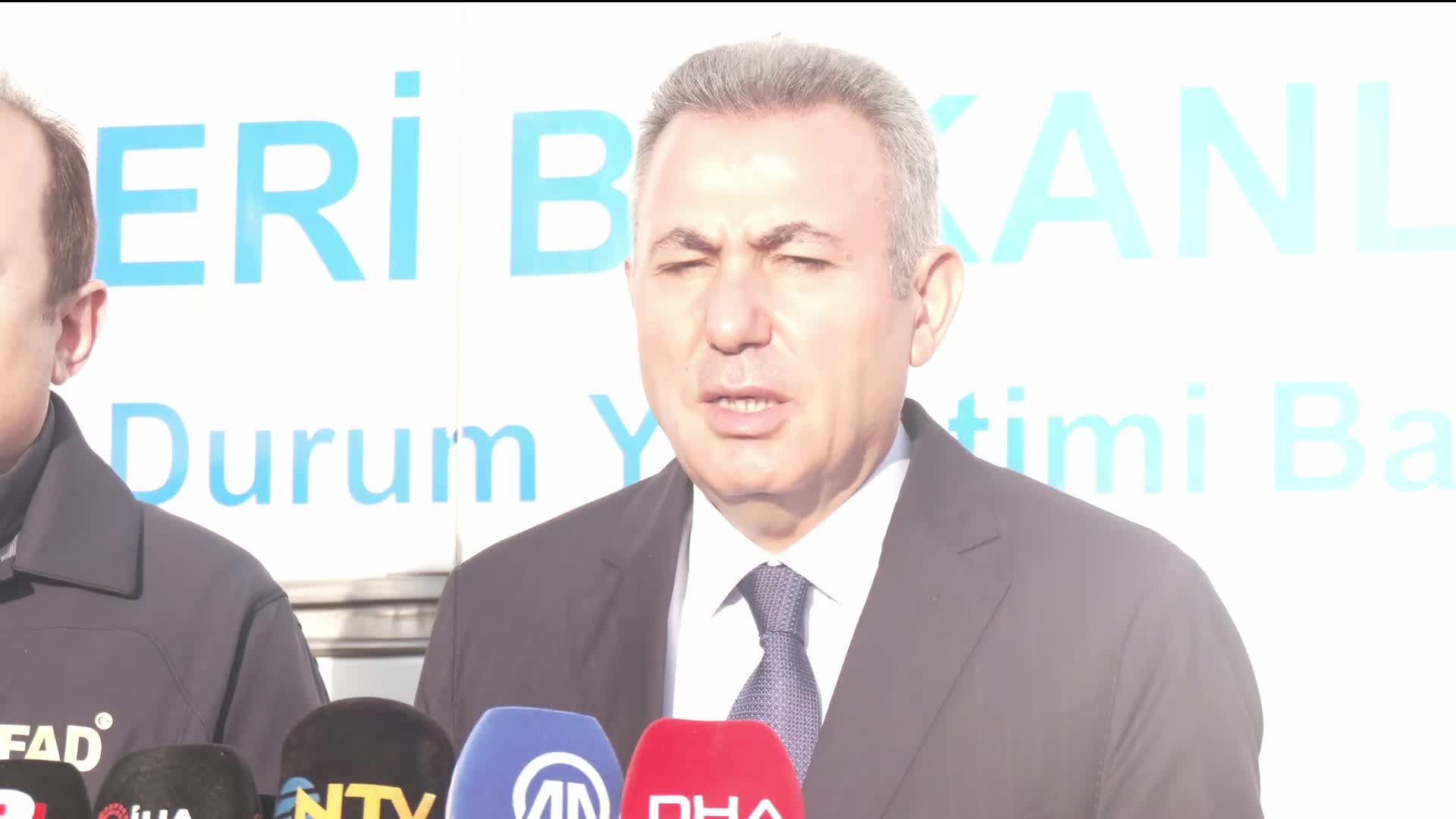 İzmir’in Foça ilçesinde sel felaketi: Bir kişi kayıp, ekipler arama çalışmalarını sürdürüyor