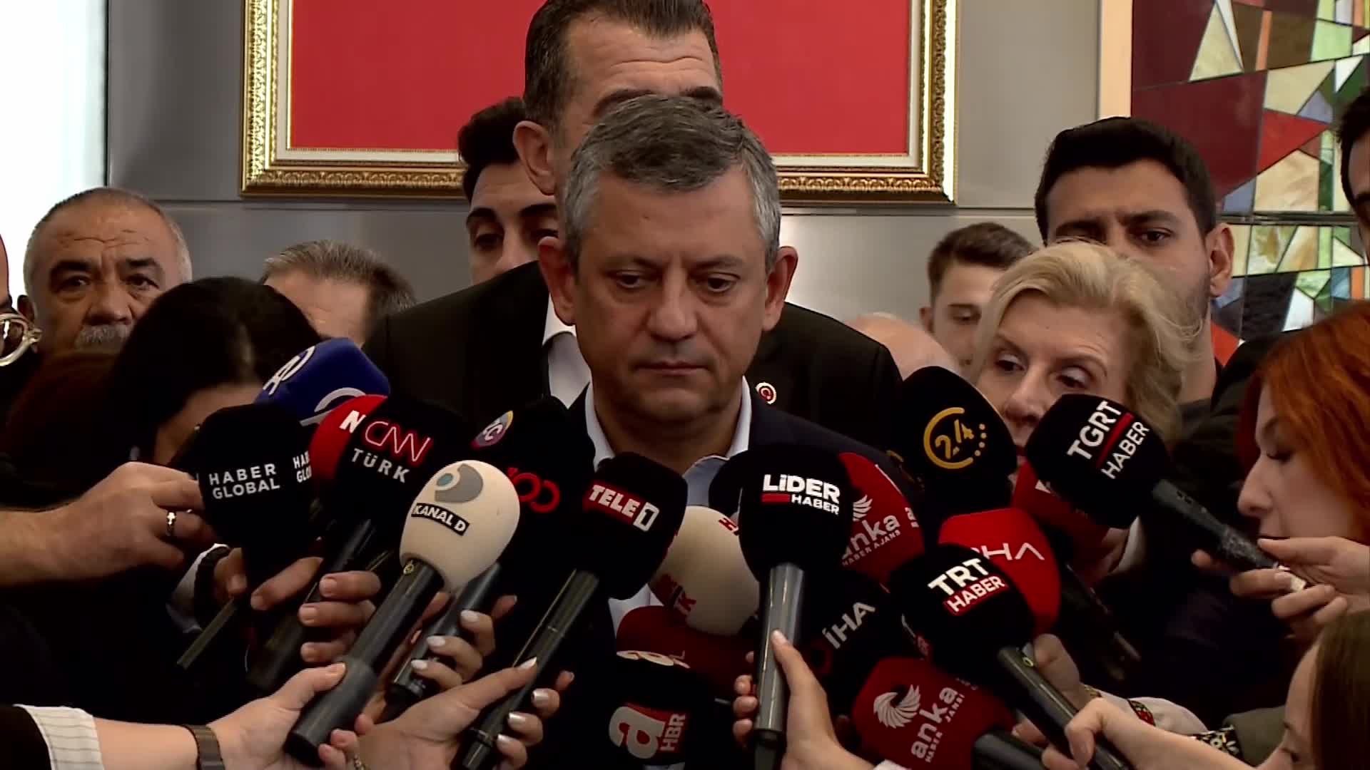 CHP Genel Başkanı Özel: "Ekrem İmamoğlu’na casus diyecek adamın bütün Trabzon alnını karışlar, bu millet alnını karışlar"