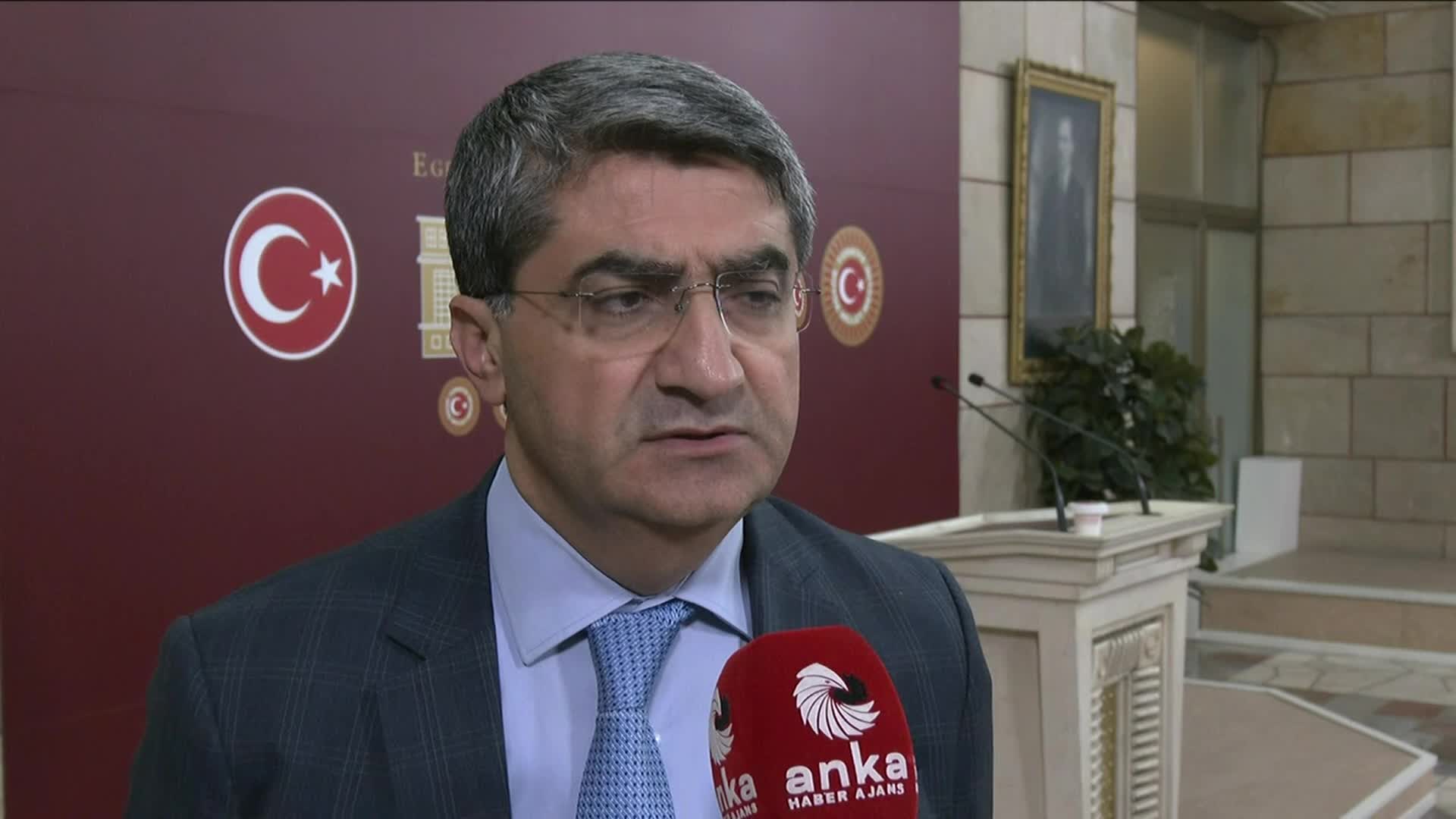Milli Dayanışma Kardeşlik ve Demokrasi Komisyonu’nda “iki rapor” bekleniyor…  Mehmet Emin Ekmen: “Bu raporlardan biri 'eve dönüş' yasasına dair hukuki çerçeve önerecek, diğeri muhalefetin beklediği alanlarda iktidara perspektif sunacak”
