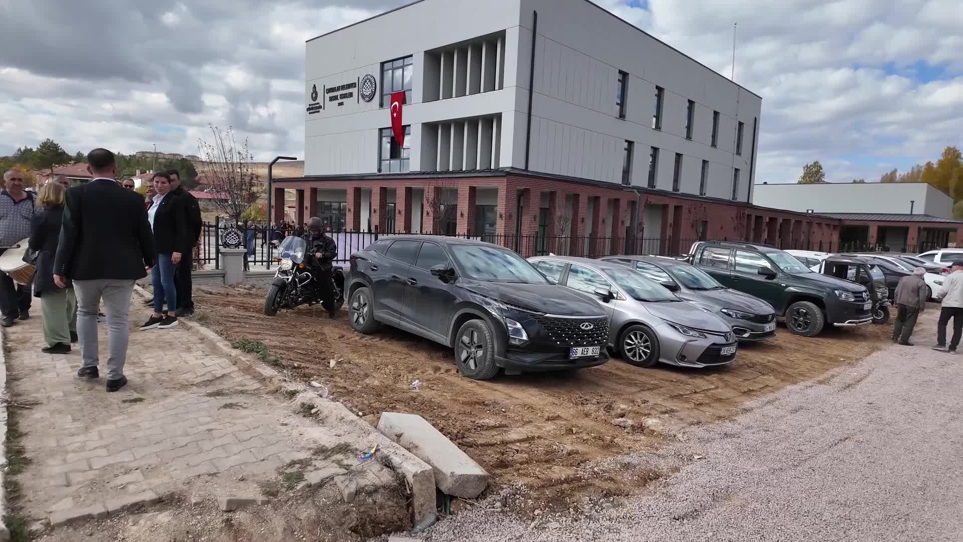 İBB tarafından Yozgat’ta inşa edilen Çayıralan Belediyesi Konuk Evi ve Sosyal Tesis Kompleksi törenle açıldı