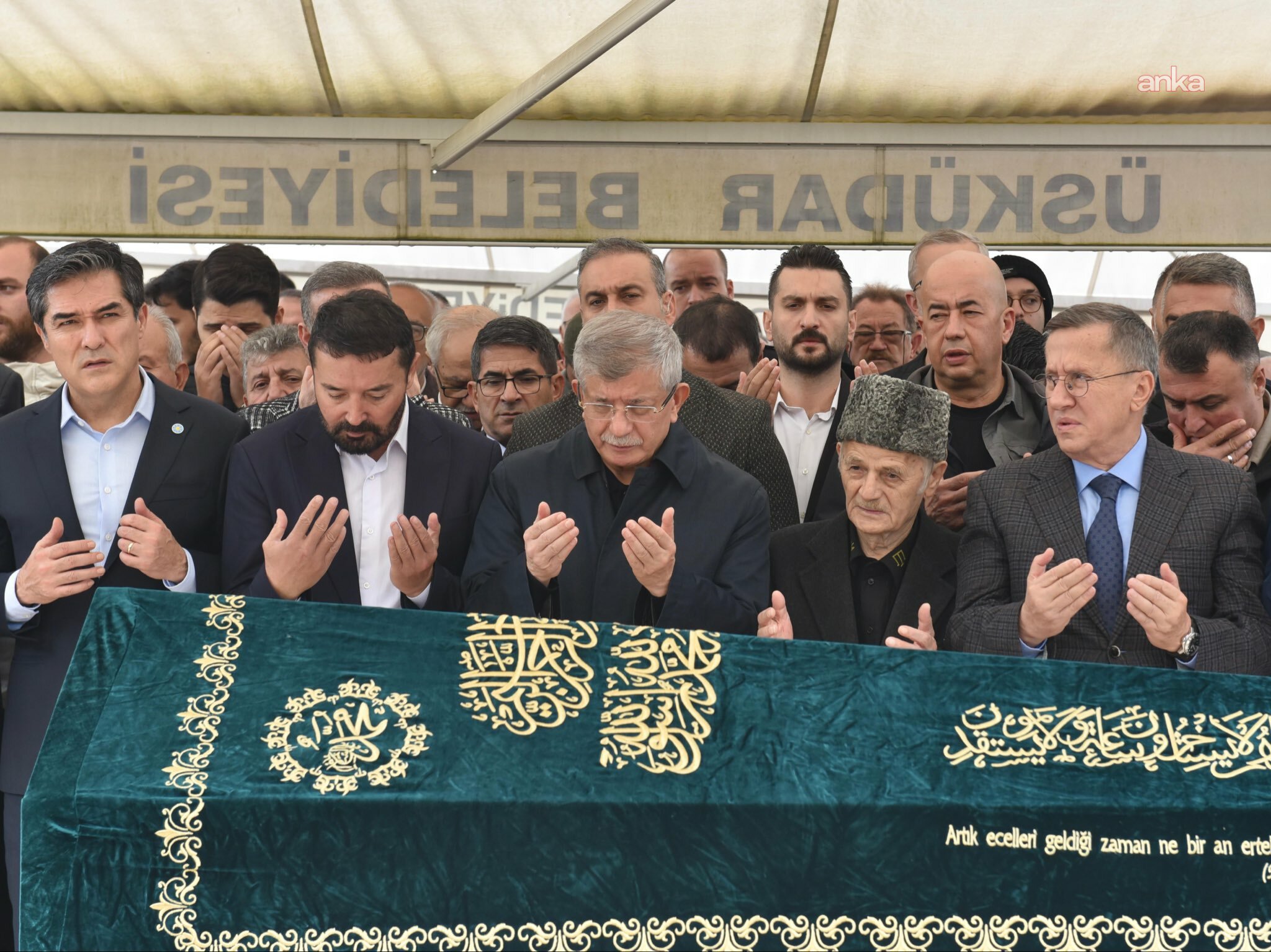 Ahmet Davutoğlu, Mustafa Abdülcemil Kırımoğlu’nun oğlunun cenaze törenine katıldı