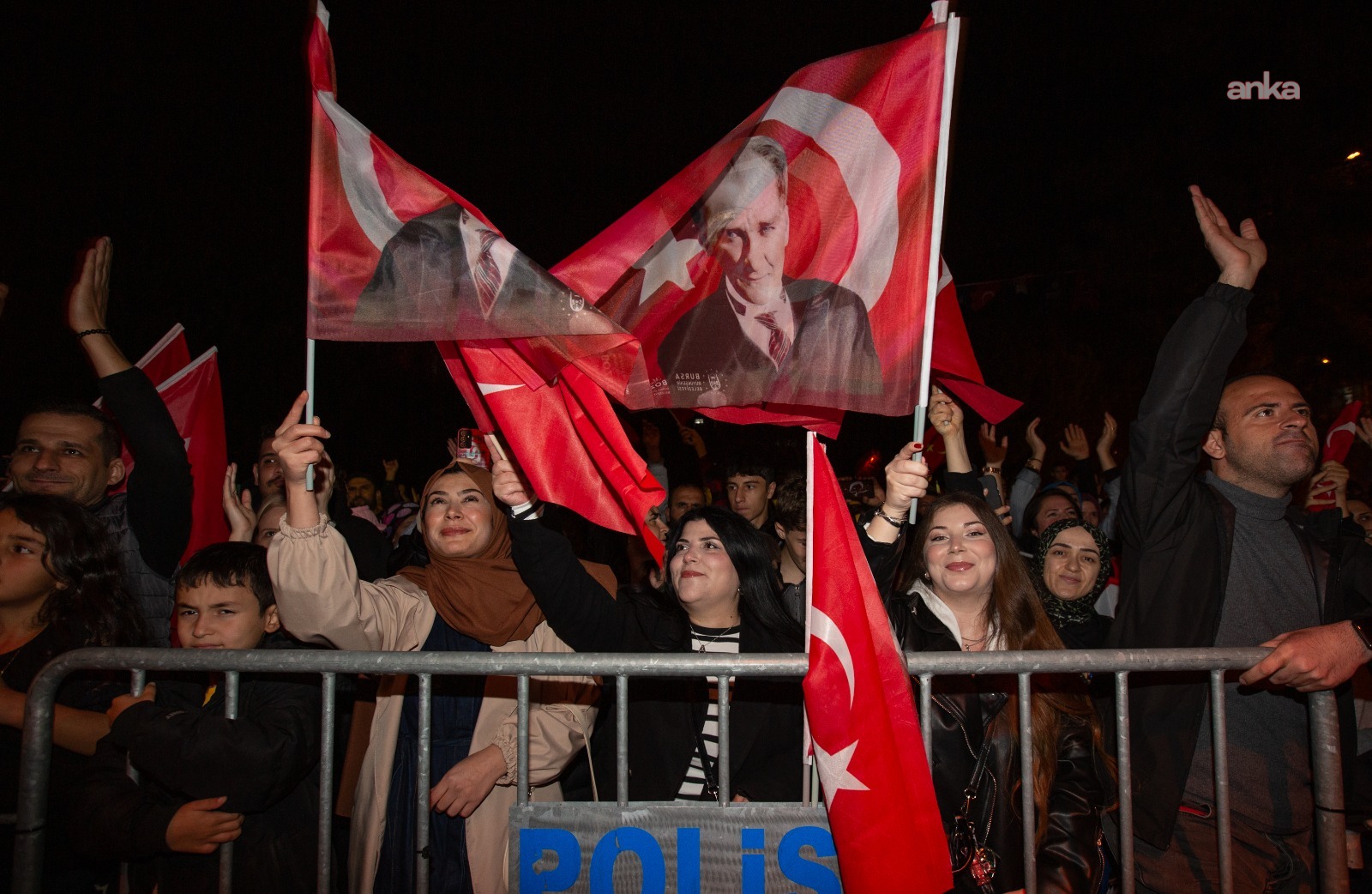 Bursa Büyükşehir Belediyesi, Cumhuriyet Bayramı dolayısıyla Kubat konseri düzenledi