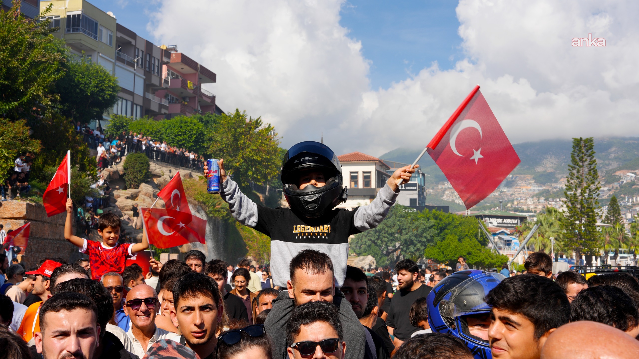 Dünya şampiyonu Razgatlıoğlu, memleketi Alanya’da coşkuyla karşılandı