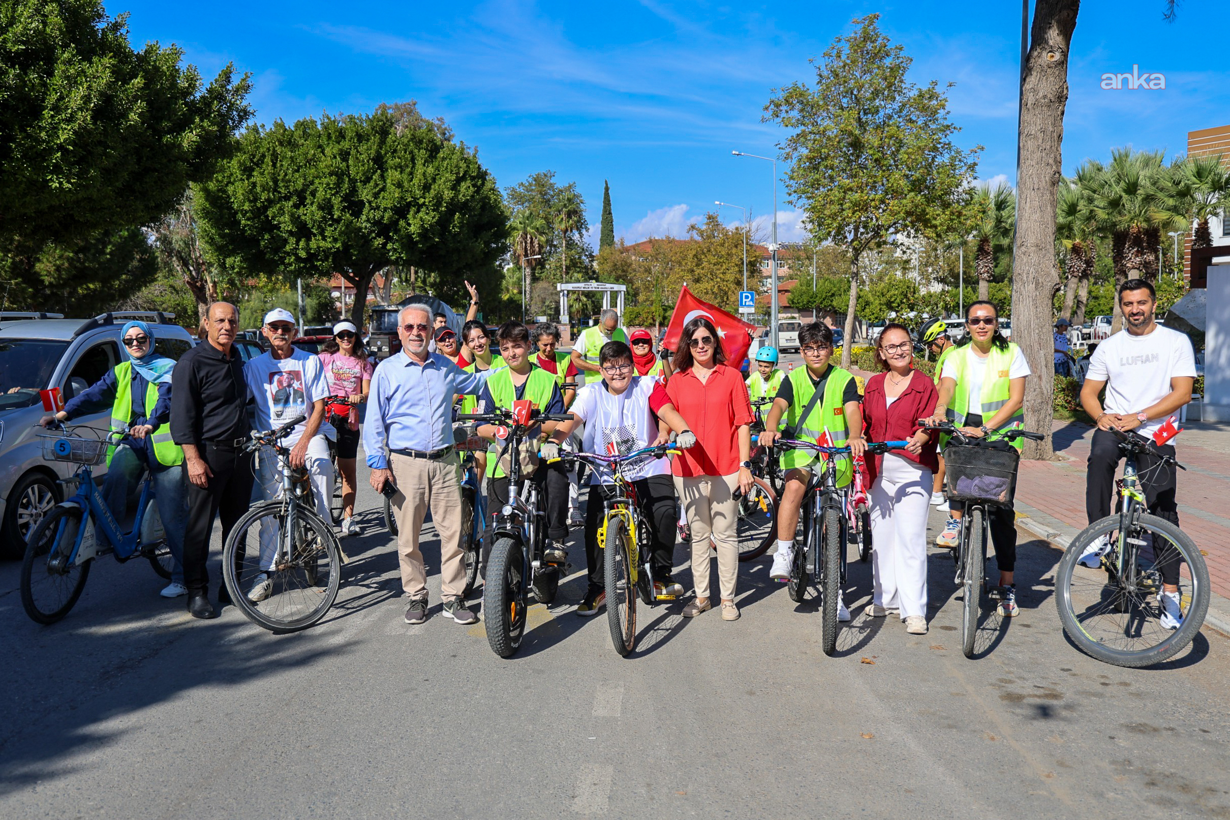 Manavgat'ta Cumhuriyet için pedal çevirdiler