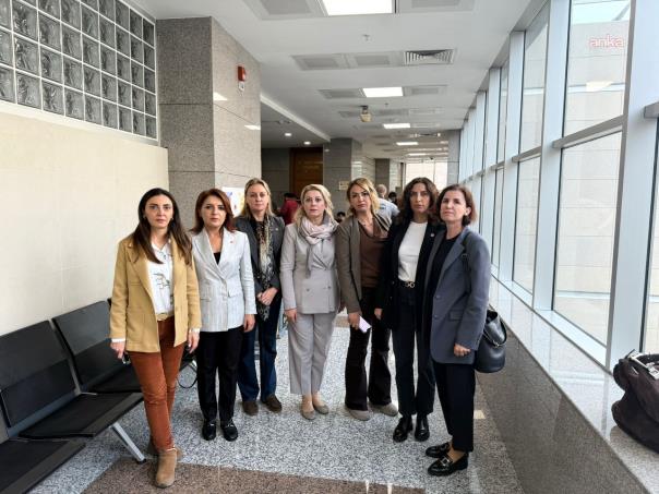 Eda Saraç’ın yargılandığı duruşmaya katılan Asu Kaya: “Bu ülkede ifade özgürlüğü ve kadın hakları iktidarın tahammülsüzlüğü karşısında hedef haline gelmiştir”