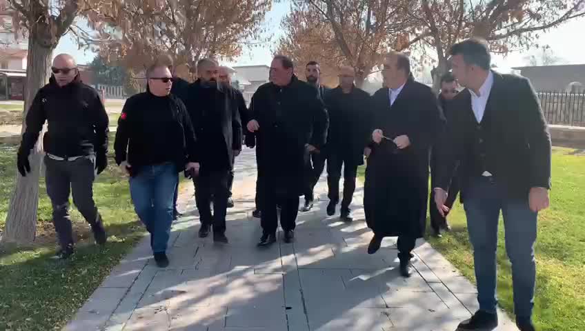 ALAATTİN ÇAKICI’DAN TÜRBE ZİYARETİ