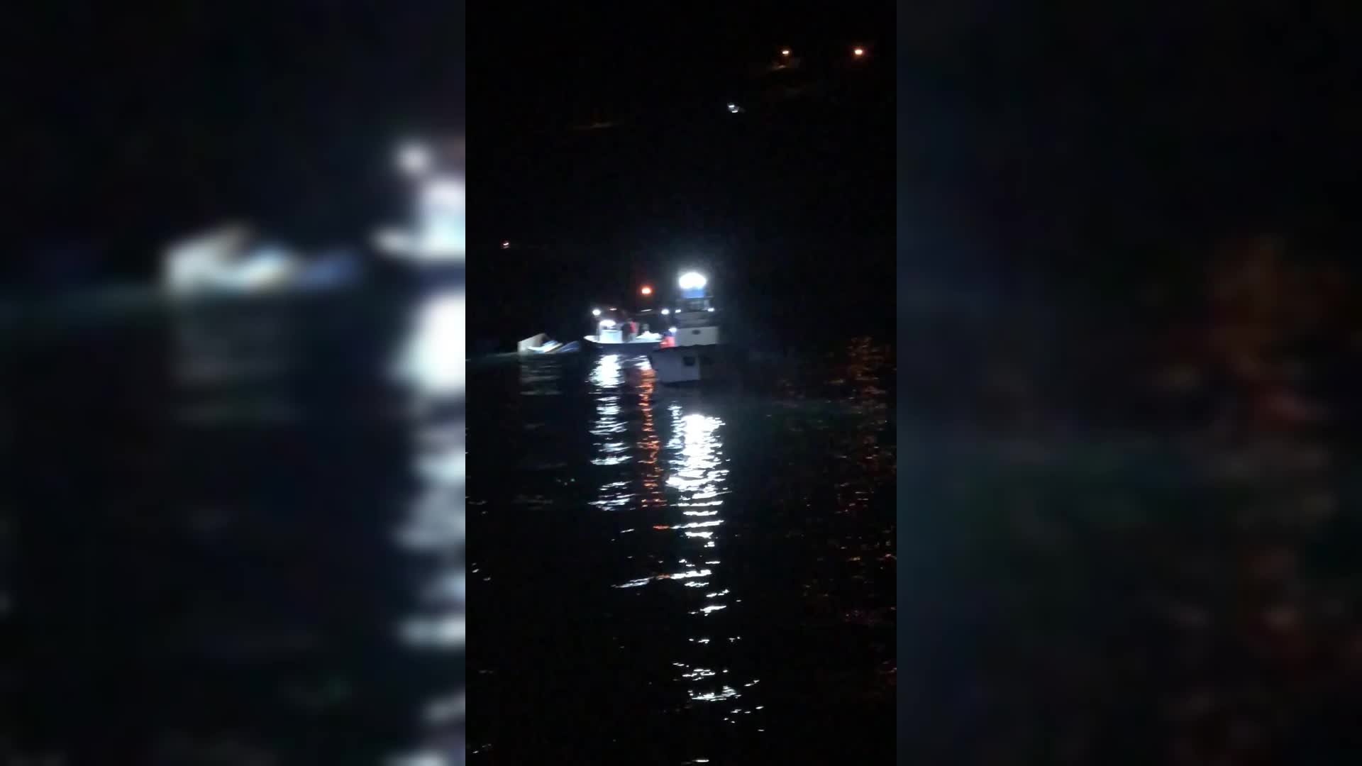 Sinop'ta balıkçı teknesi kayalıklara çarptı, içindekiler diğer balıkçılar tarafından kurtarıldı