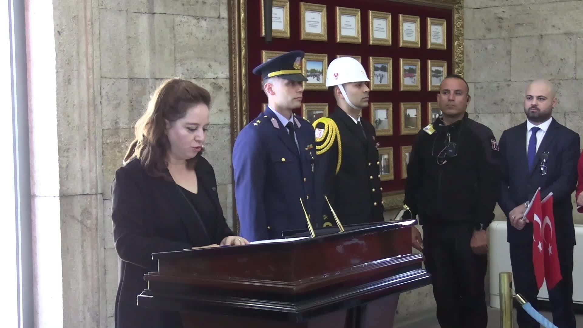 Cumhurbaşkanlığı Senfoni Orkestrası'ndan Anıtkabir'e ziyaret