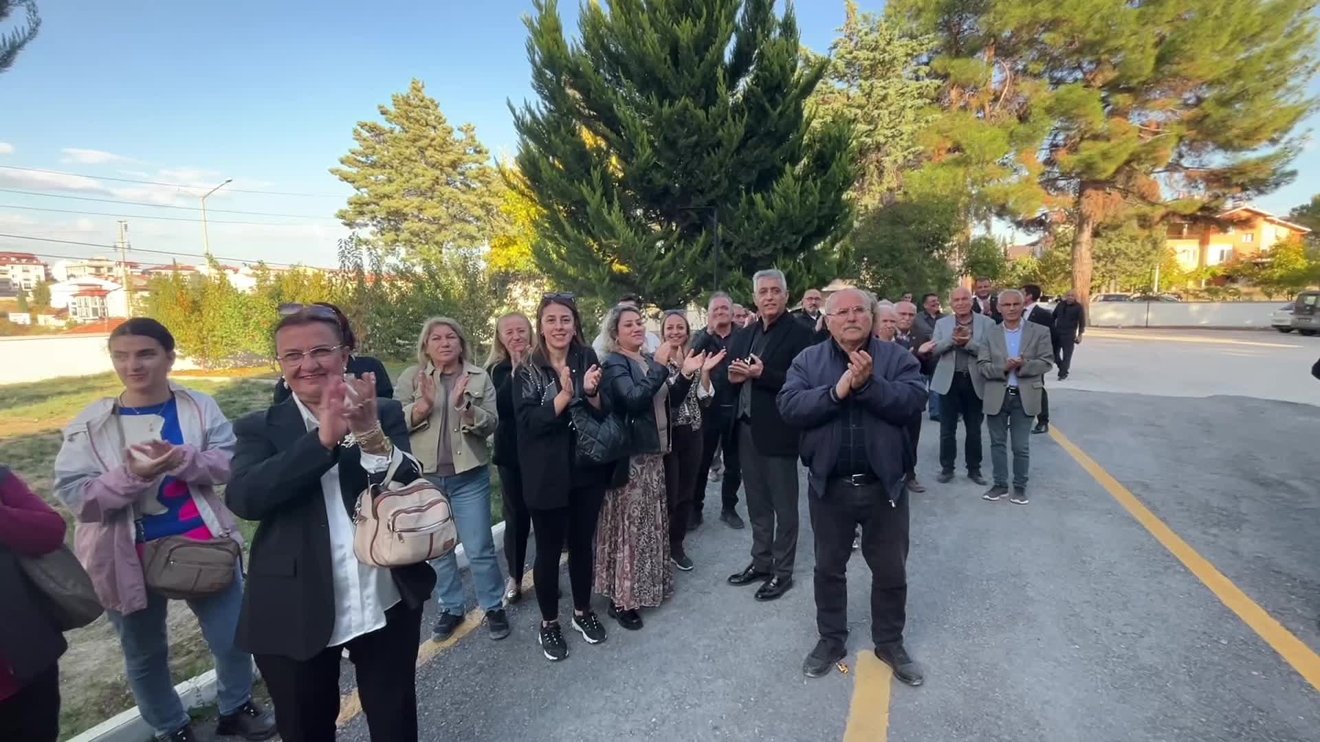 CHP Burdur’da devir teslim töreni... Barış Ayten yeni başkan olarak görevi devraldı