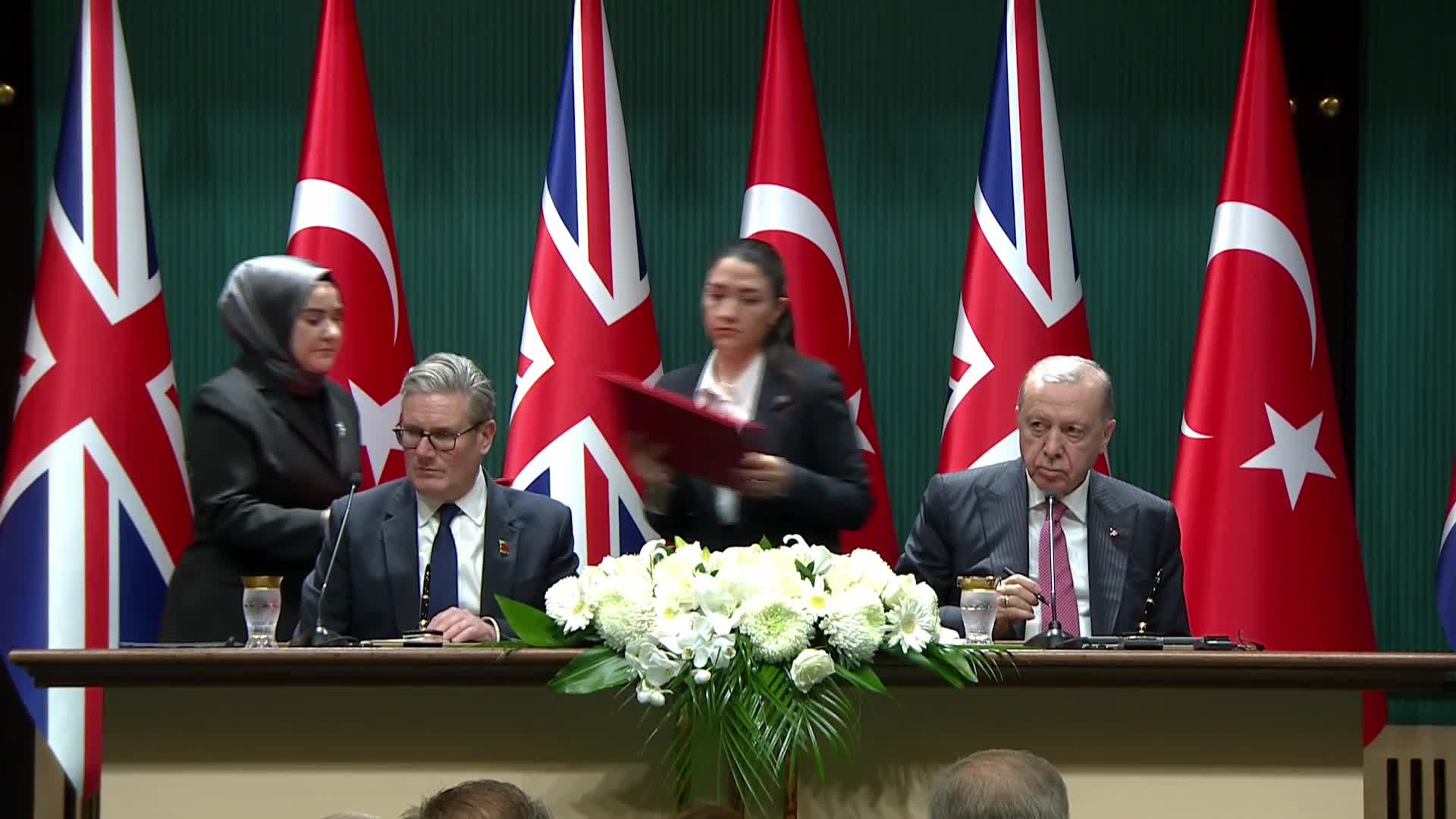 Türkiye ile Birleşik Krallık arasında Eurofighter savaş uçağı işbirliği anlaşması imzalandı