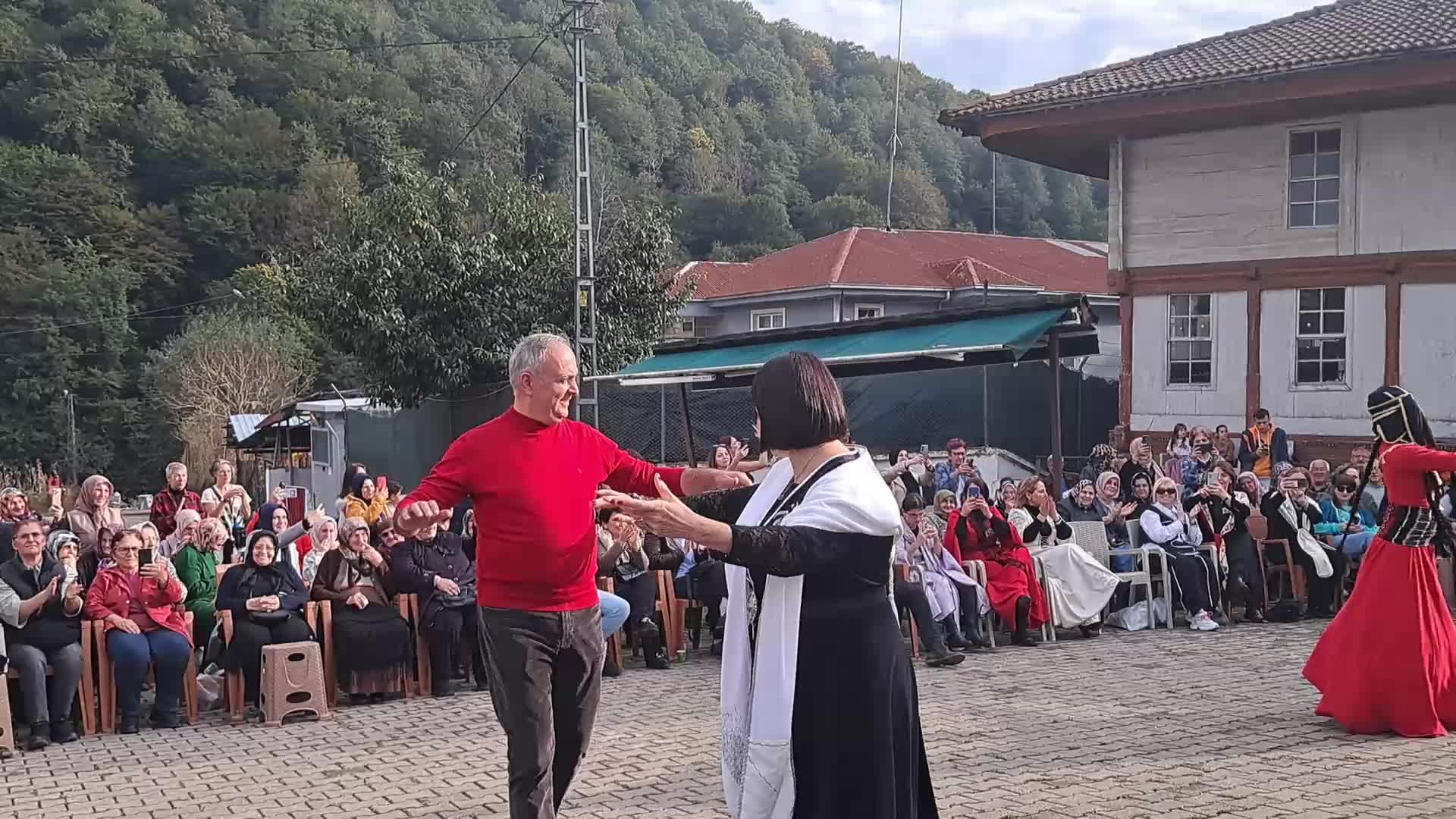 Demir Elma Festivaline, Muratlı Sınır Kapısı'nın açılması talebi damga vurdu