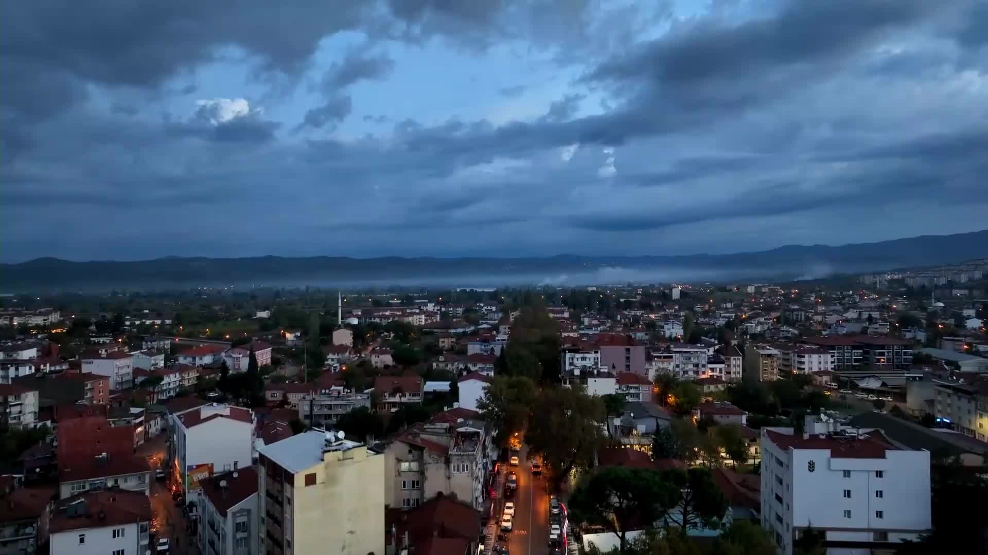 Balıkesir Sındırgı’daki depremin  etkisi ile yıkılan binalar görüntülendi