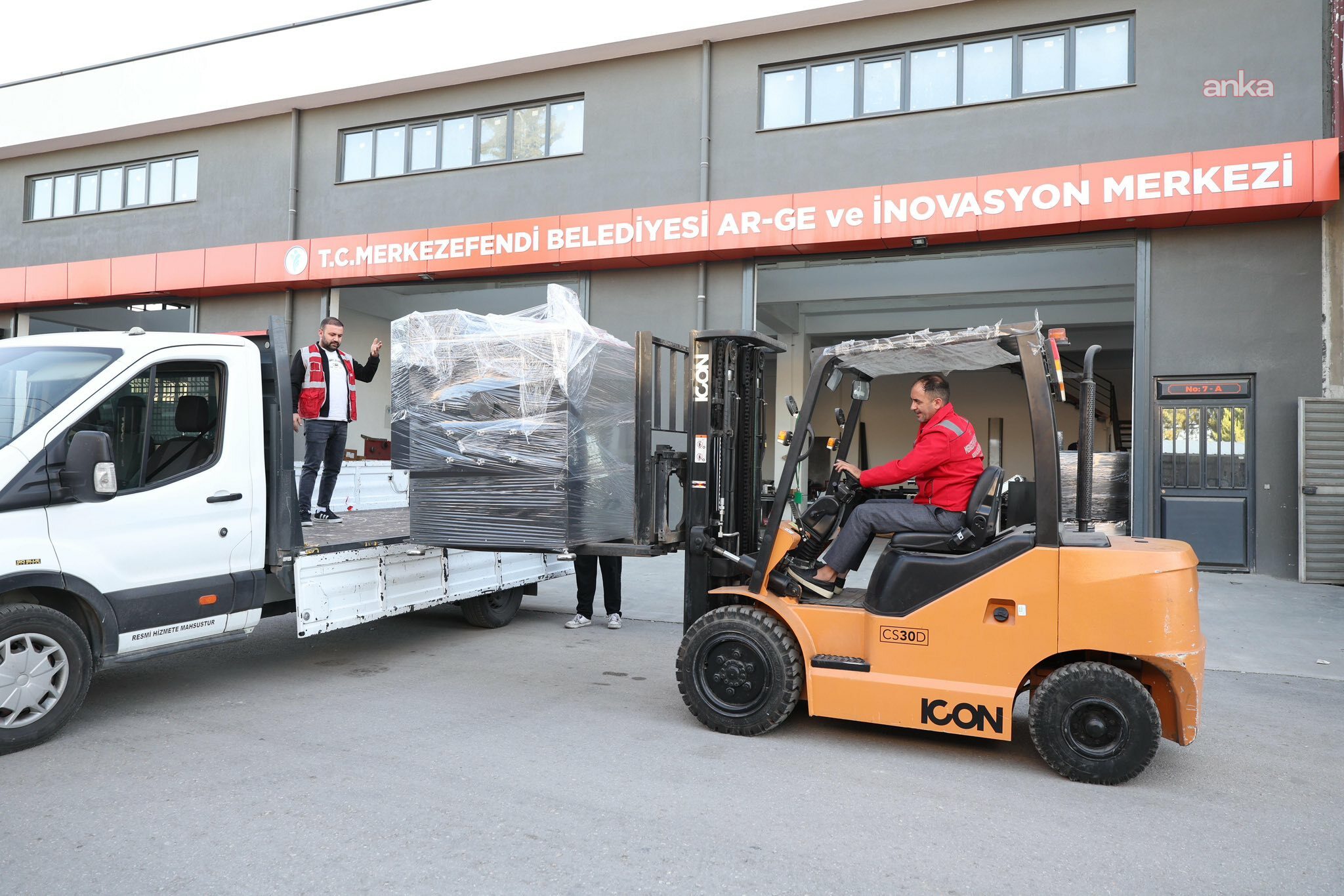 Merkezefendi Belediyesi’nin 31’inci mama makinesi Eskişehir’e teslim edildi