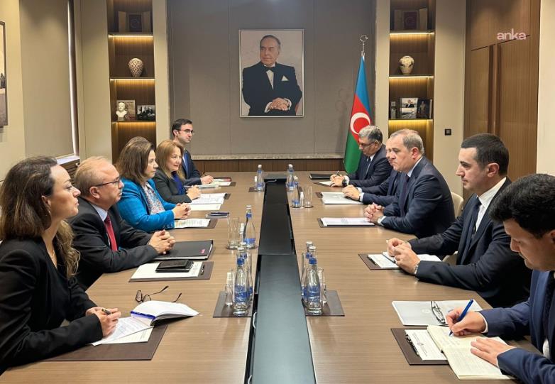 Dışişleri Bakan Yardımcısı Ekinci, Azerbaycan Dışişleri Bakanı Bayramov ile bir araya geldi