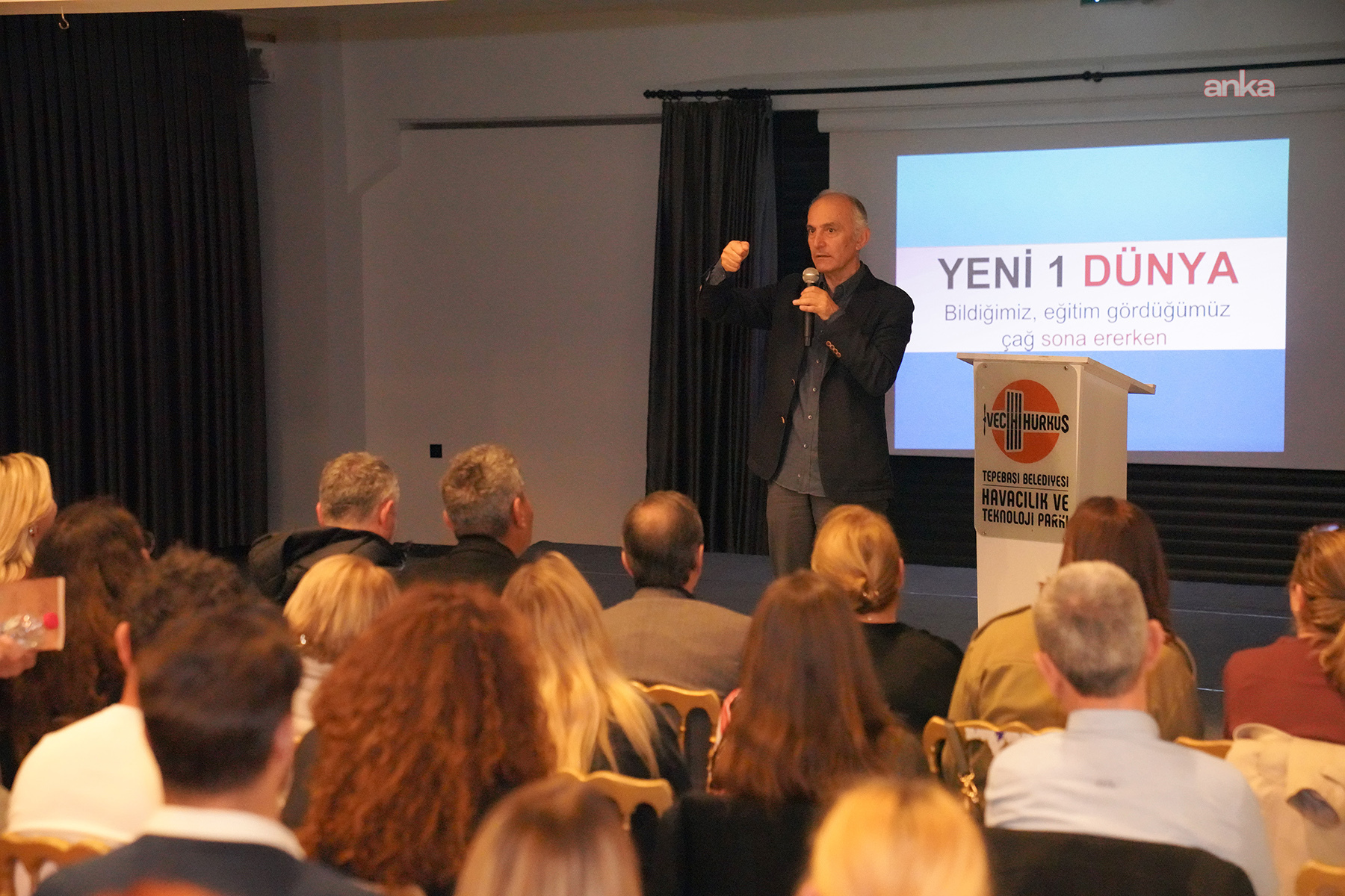 Tepebaşı'nda gazeteci Emin Çapa'nın konuk olduğu bir söyleşi düzenlendi
