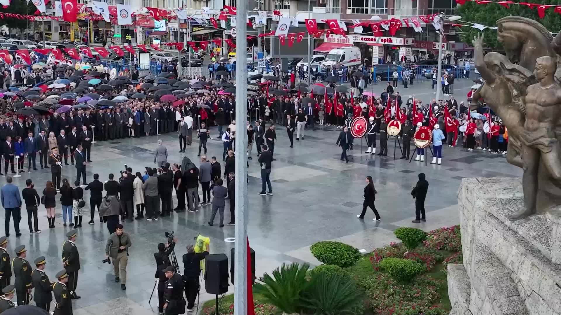 Antalya Büyükşehir Belediyesi Başkan Vekili Özdemir, çelenk sunma törenine katıldı
