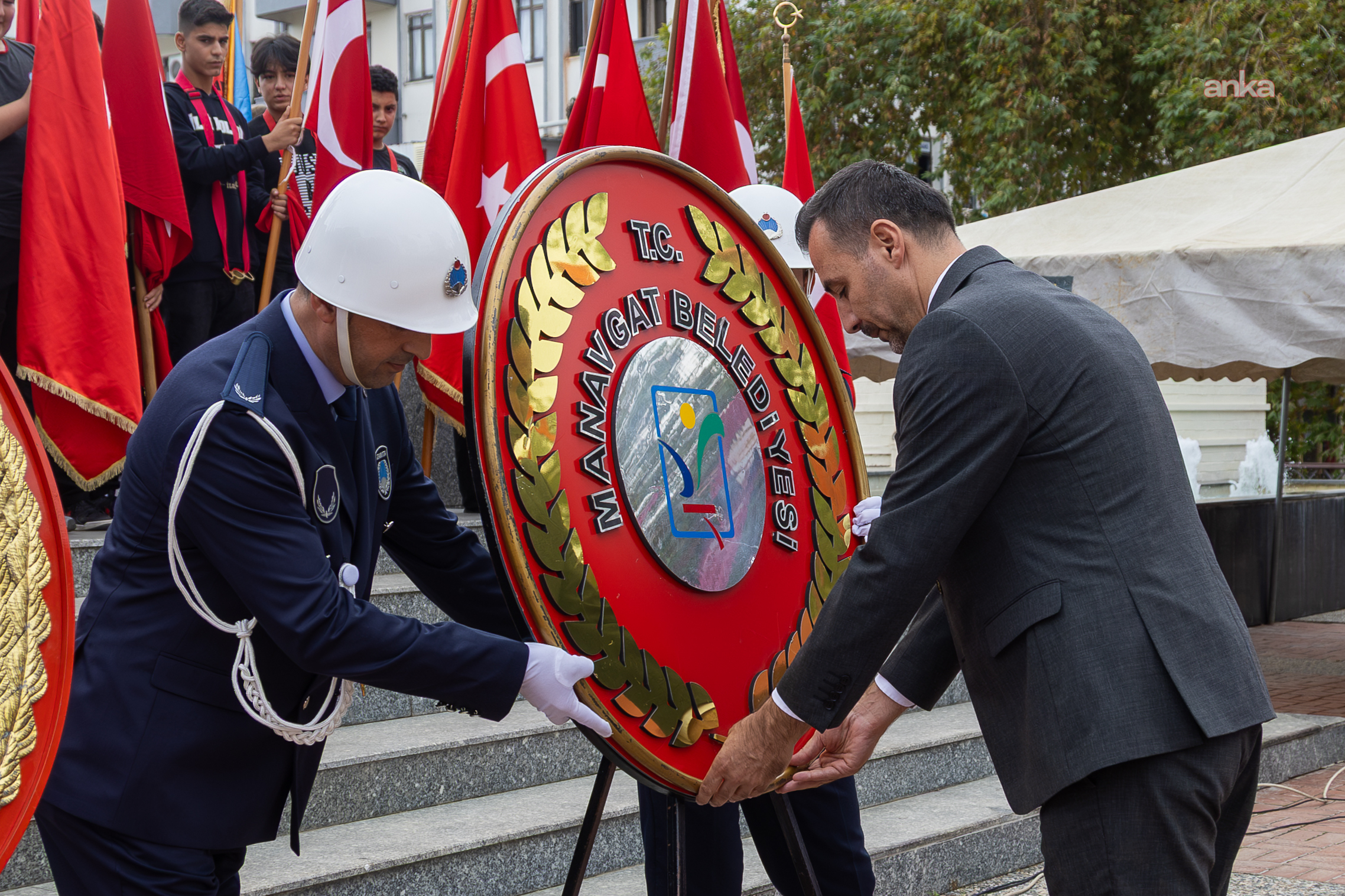 Manavgat Belediye Başkan Vekili Çiçek, Atatürk Anıtı’na çelenk sundu