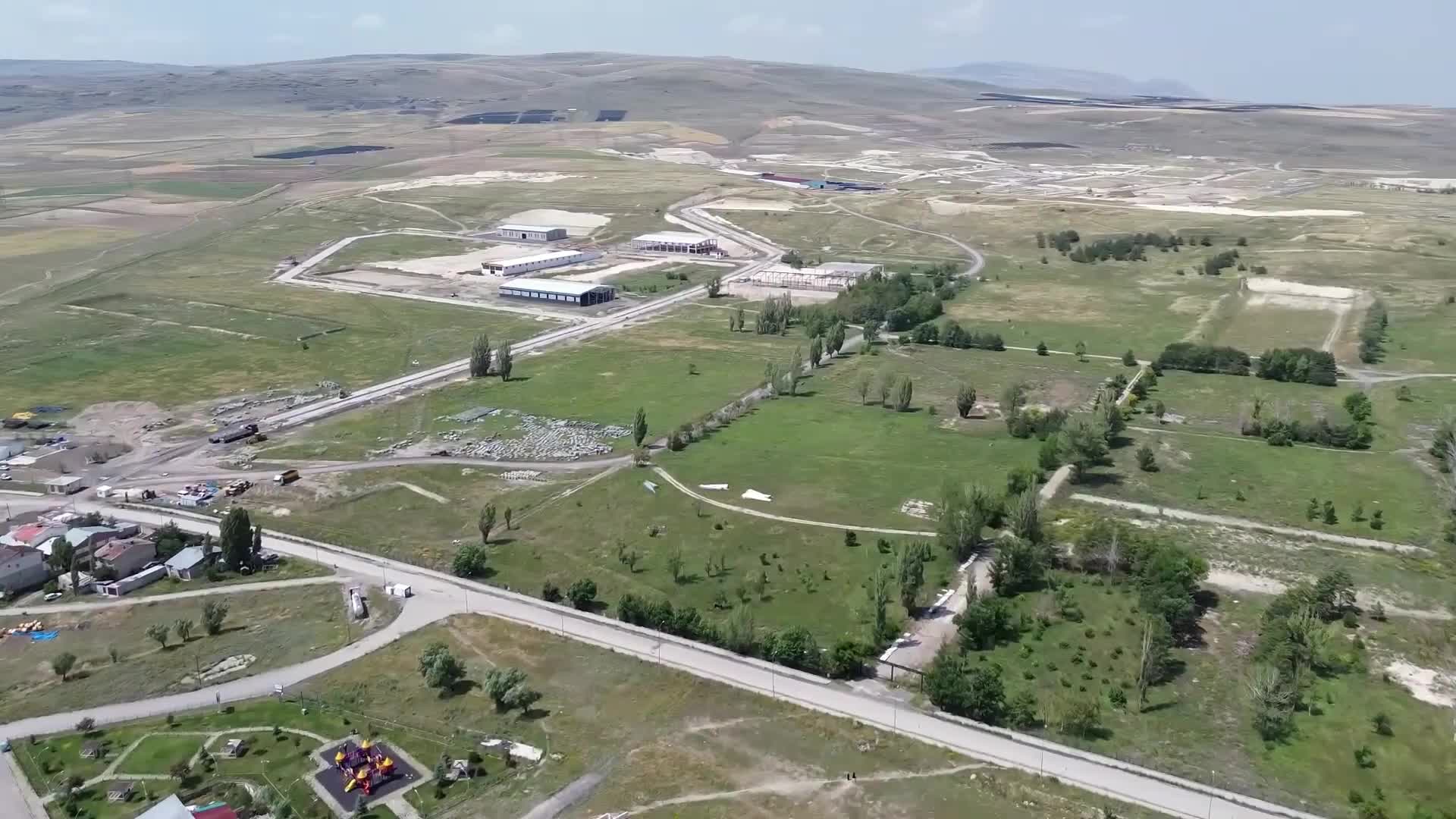 Toprağa gömülü bulunarak, kontrollü patlatılan top mermileri Erzurum 2. OSB yatırımcılarını mağdur etti