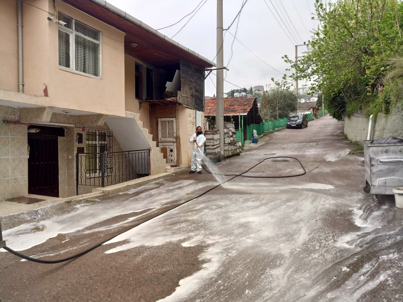 İZMİT BELEDİYESİ, DEZENFEKTE ÇALIŞMALARINI SÜRDÜRÜYOR