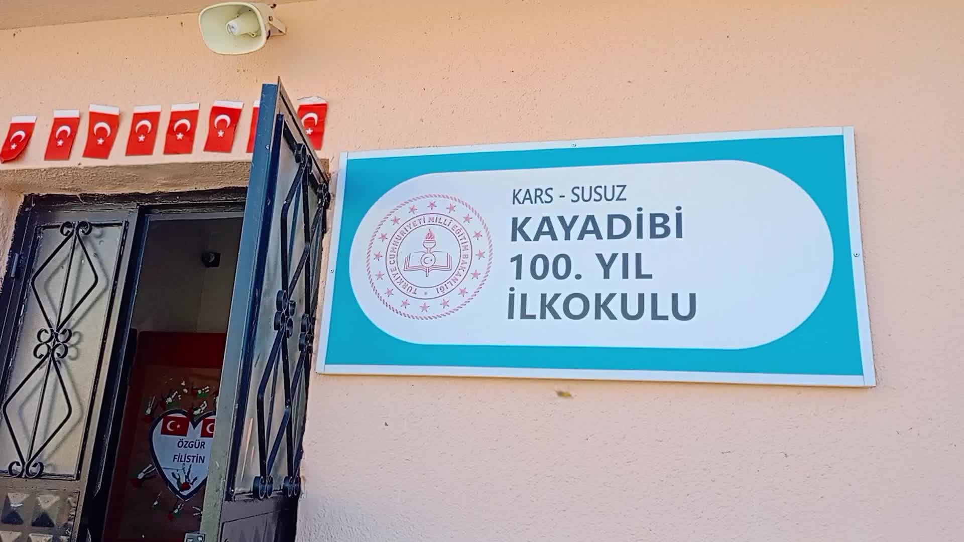 Kars’ın Susuz'da öğrenciler 420 fidanı toprakla buluşturdu