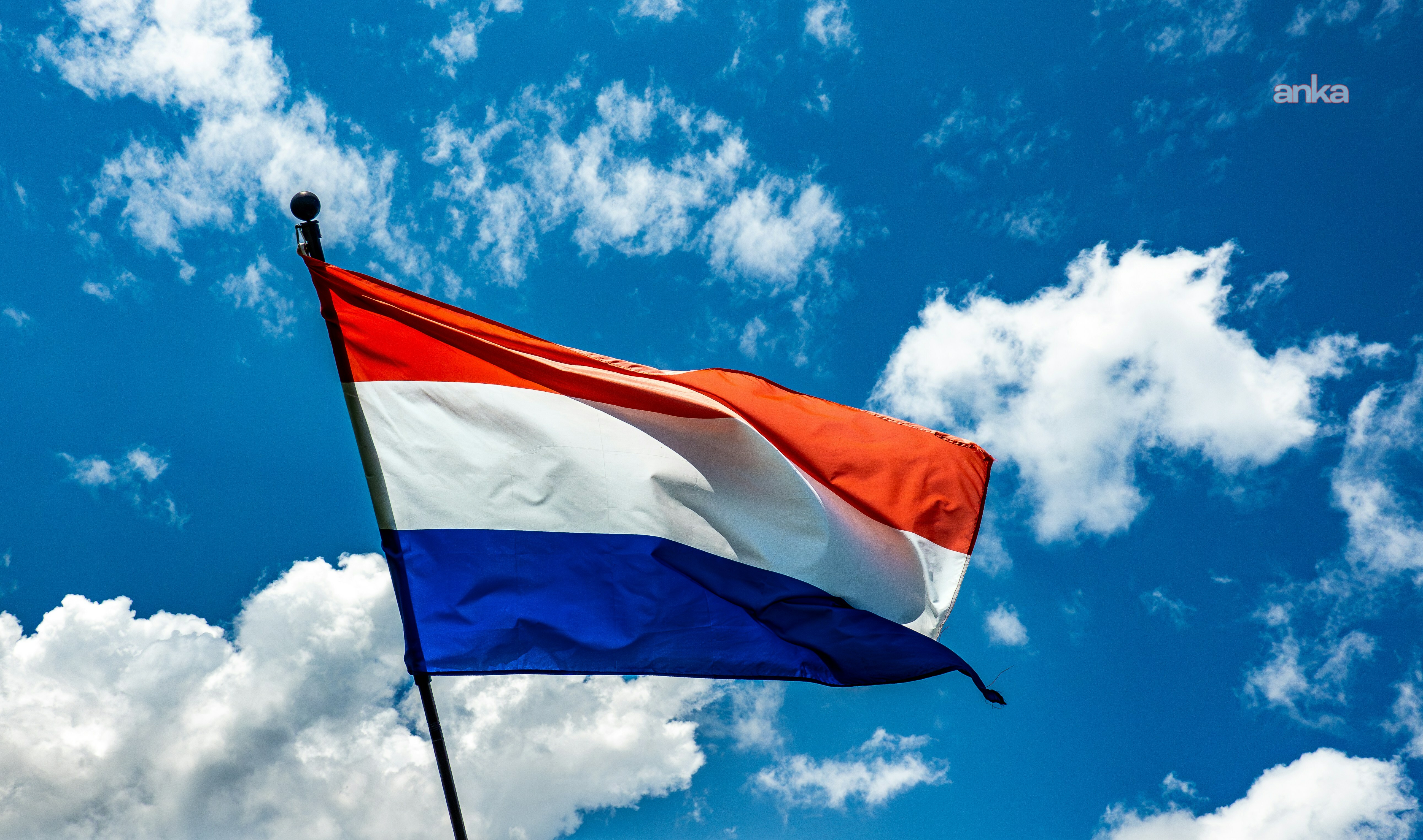 Hollanda’da erken seçim: Kararsız seçmen belirleyici olacak
