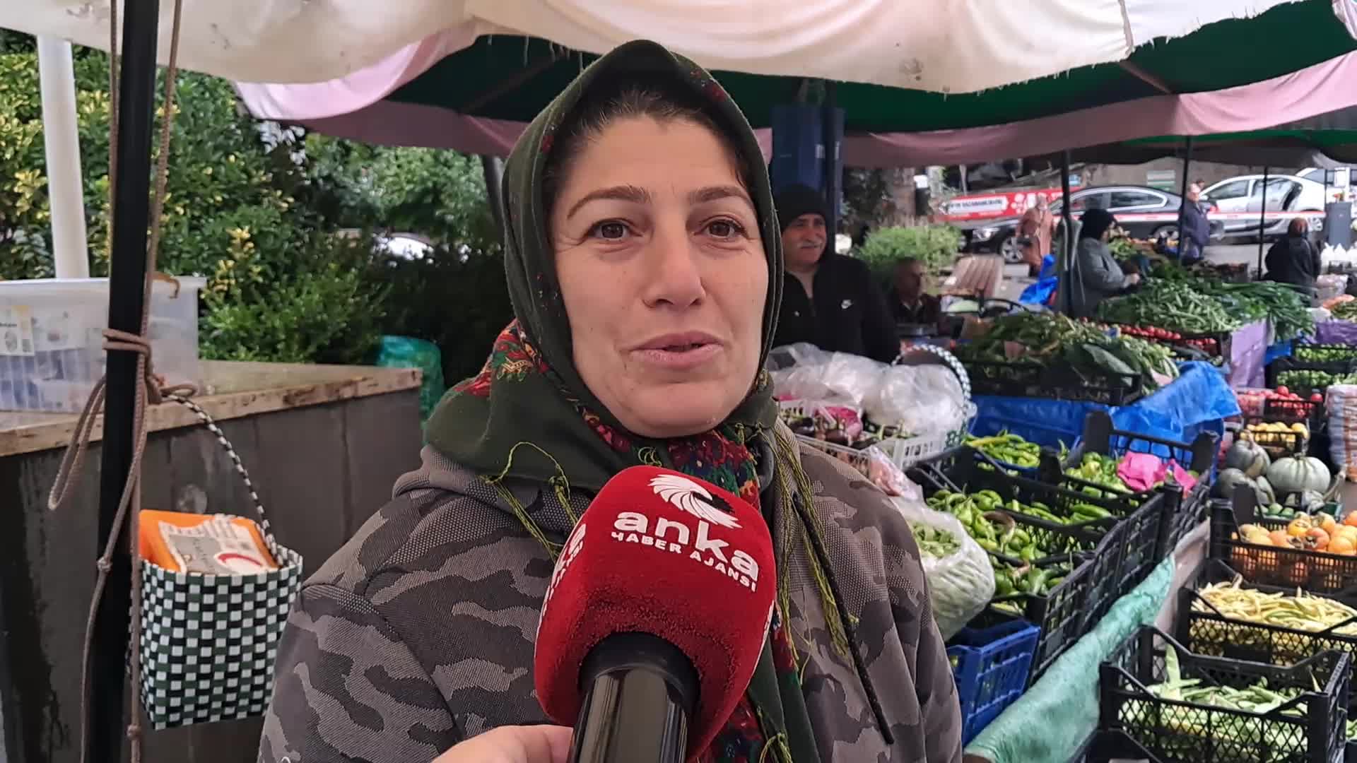 Artvin Halk Pazarı'nda kışlık ürünler tezgahta ama vatandaşın alım gücü yok: "Satışlar eskiye göre çok azaldı"