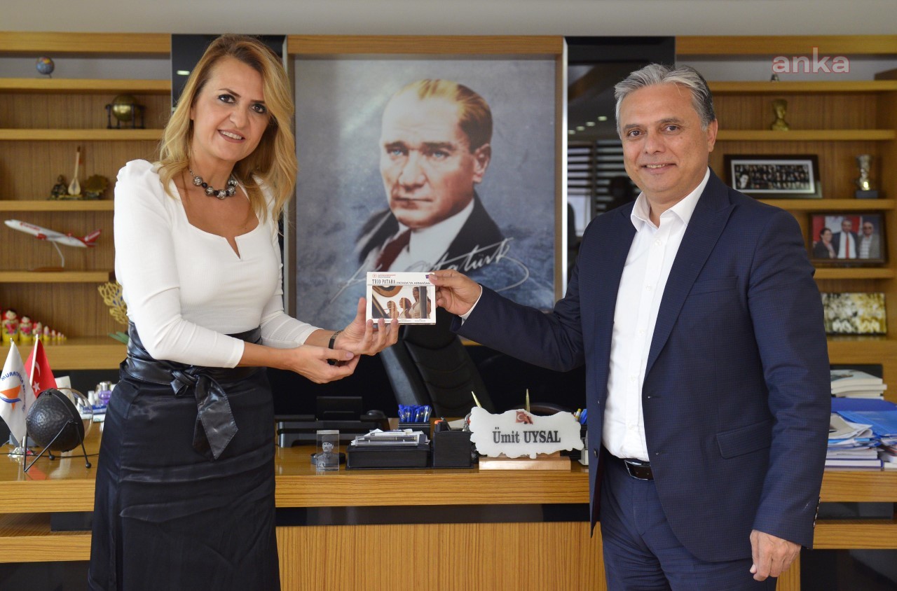 TRİO PATARA’DAN BAŞKAN ÜMİT UYSAL’A İLK CD HEDİYESİ