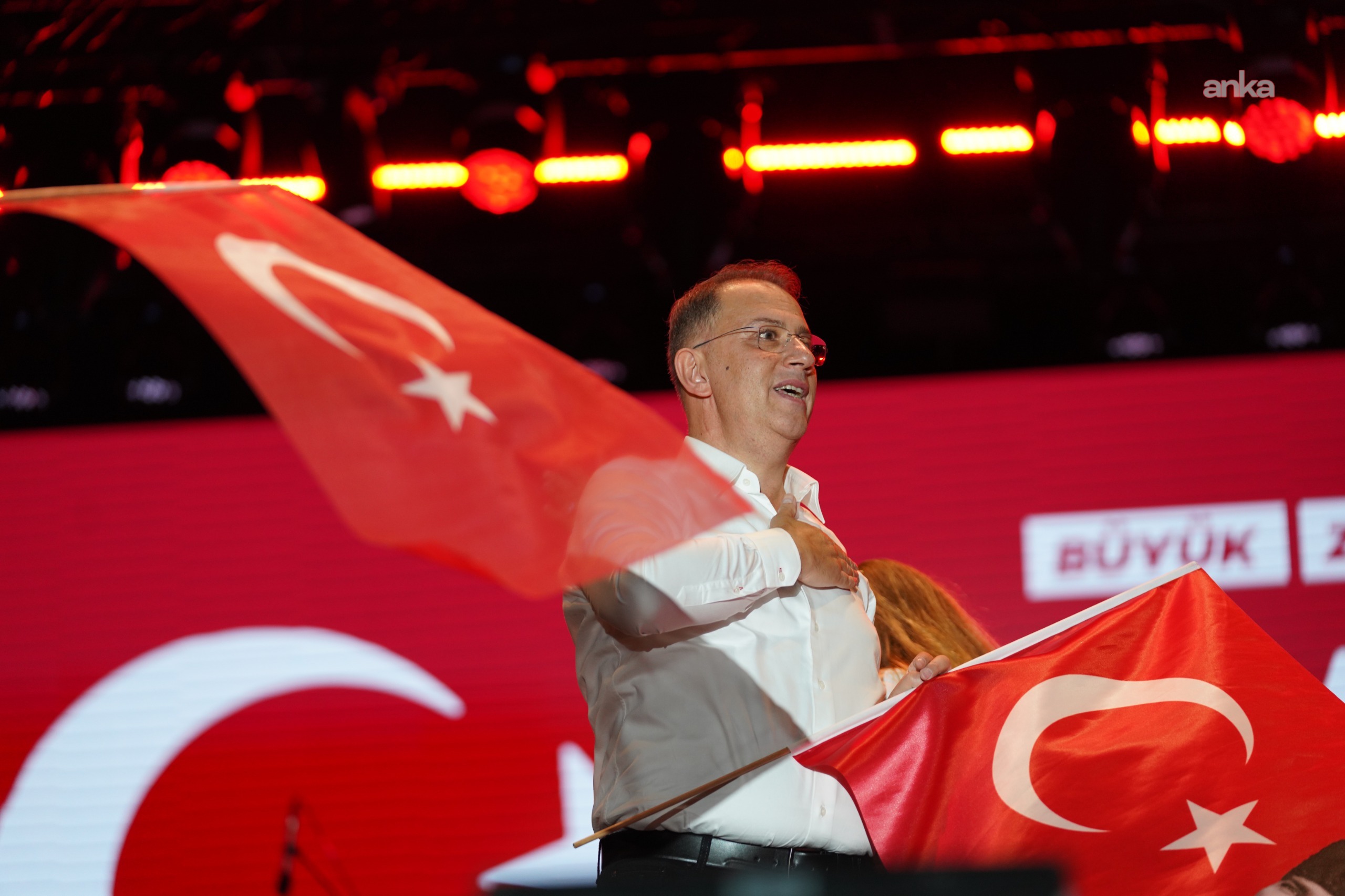 Mehmet Murat Çalık'tan 29 Ekim mesajı: "Cumhuriyet öfkenin değil, umudun adıdır. Gelin, bu umudu birlikte büyütelim"