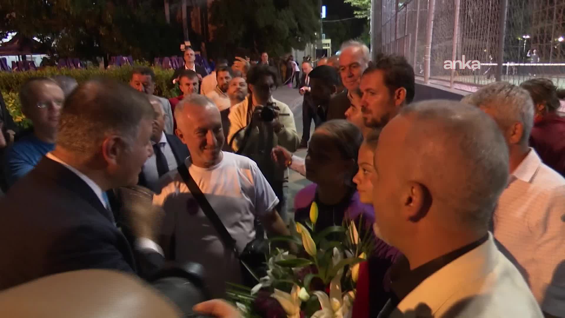 İzmir Büyükşehir Belediye Başkanı Tugay’dan sporculara: “Maddi destek bizden, şampiyon olması sizden”