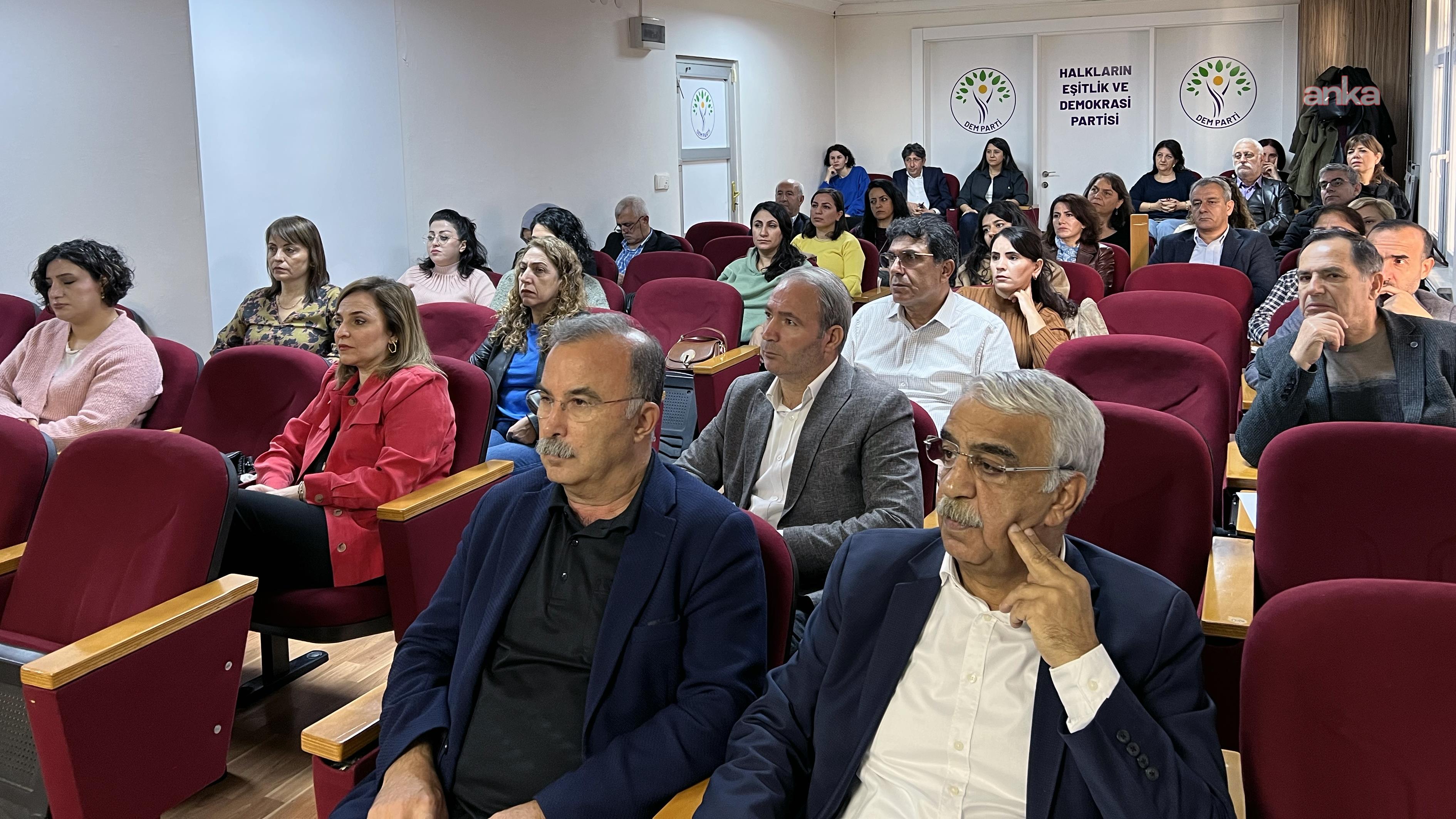 DEM Parti milletvekilleri, süreci değerlendirmek amacıyla Genel Merkez'de toplandı