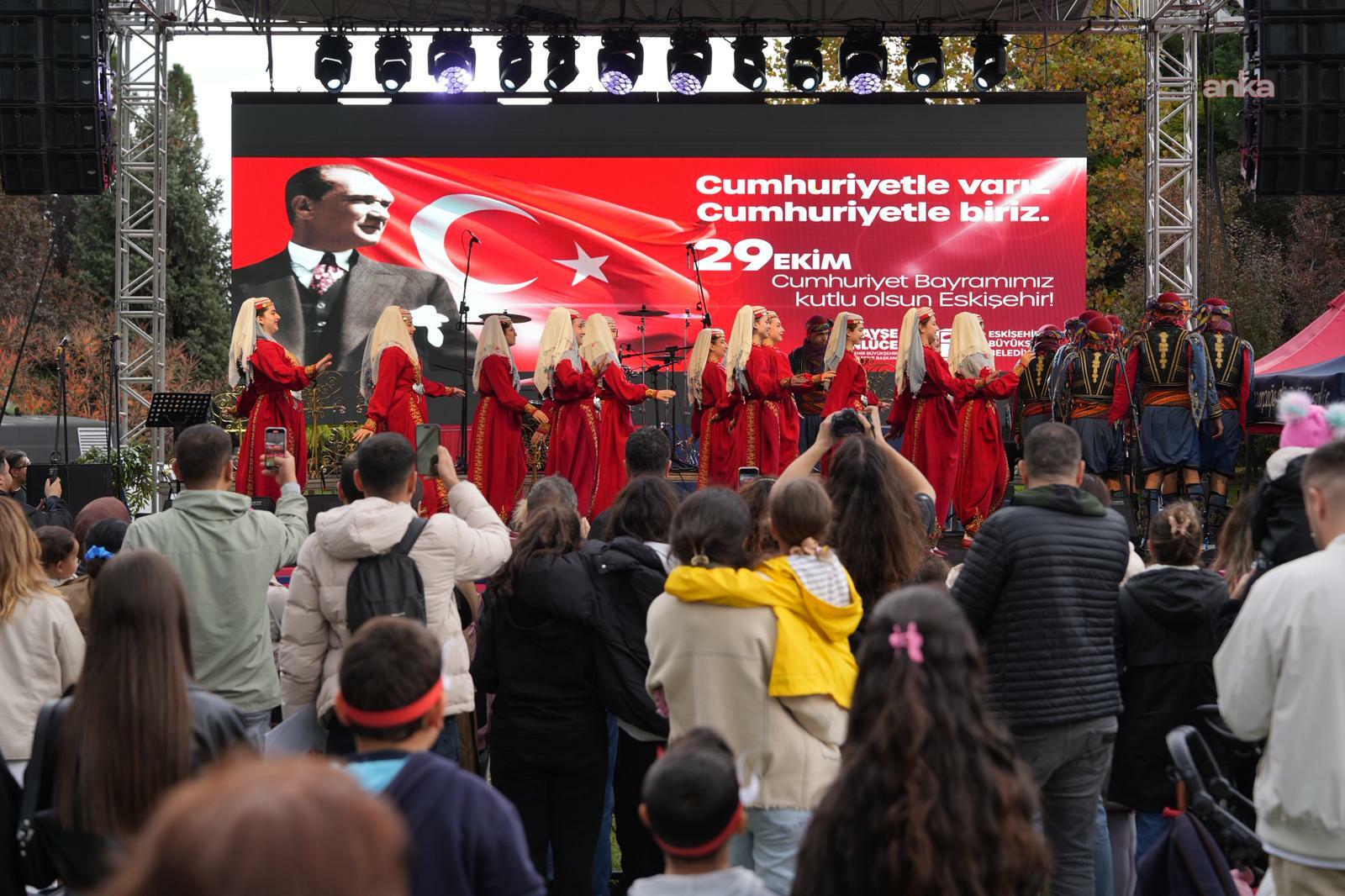 Eskişehir Büyükşehir Belediyesi'nden 'Cumhuriyet Şenliği'
