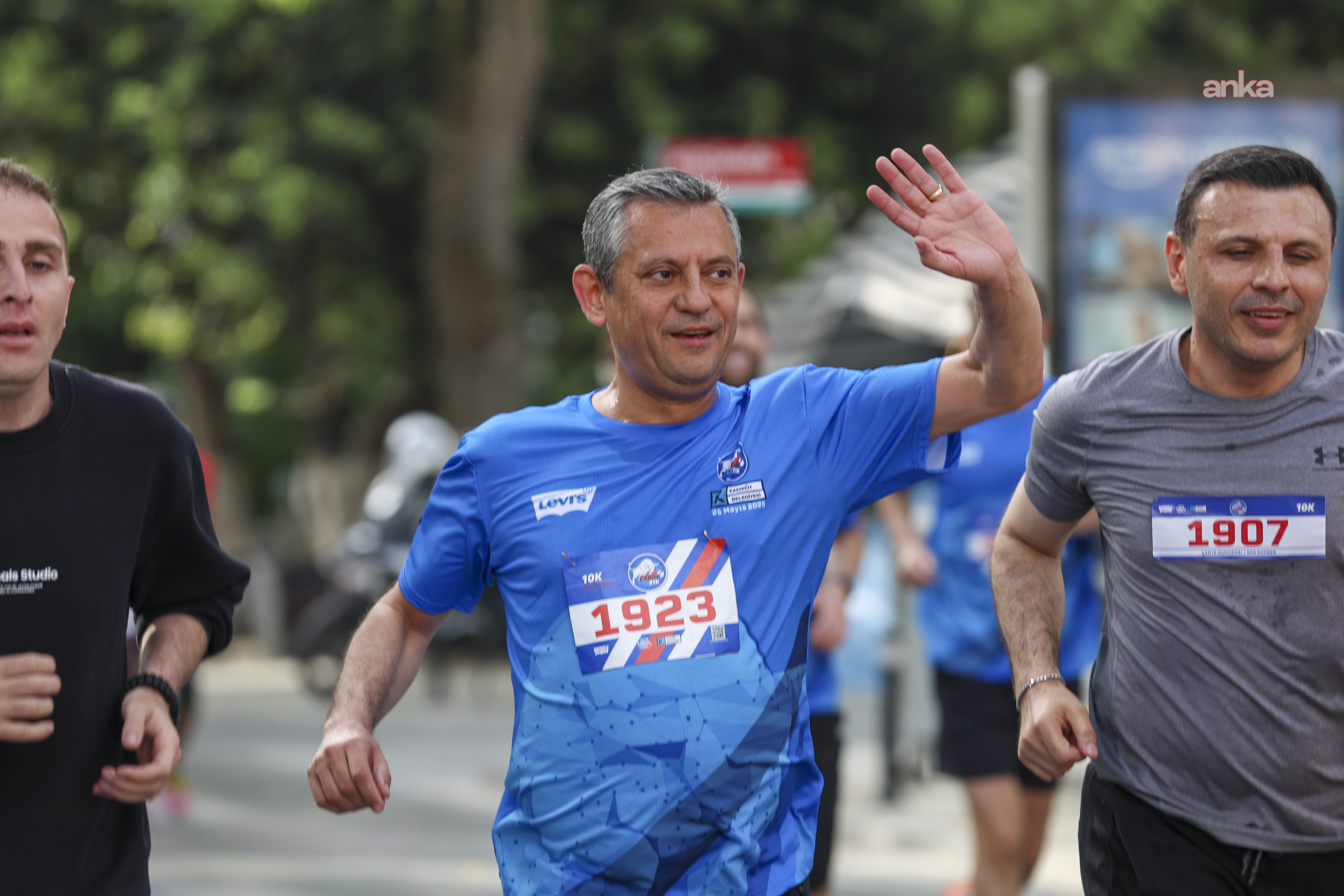 Özgür Özel, Çağdaş Yaşamı Destekleme Derneği için İstanbul Maratonu’nda koşacak