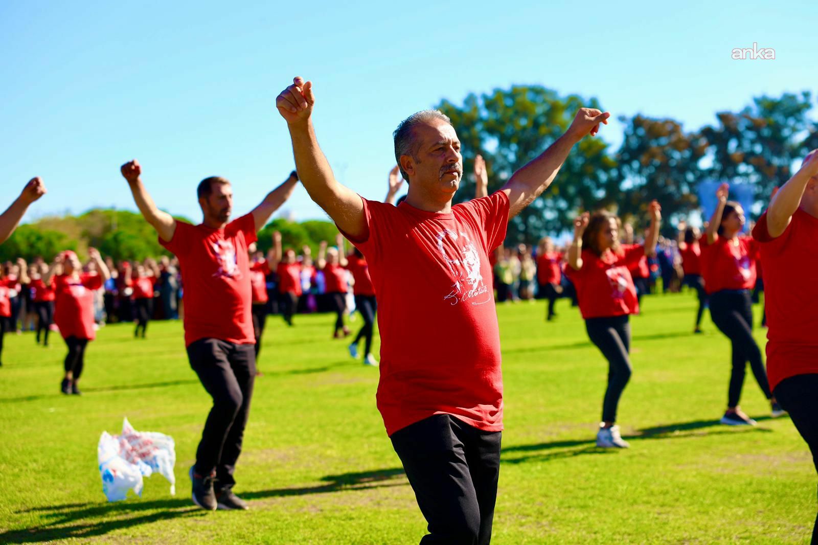 Didim’de 102 kişilik zeybek gösterisi