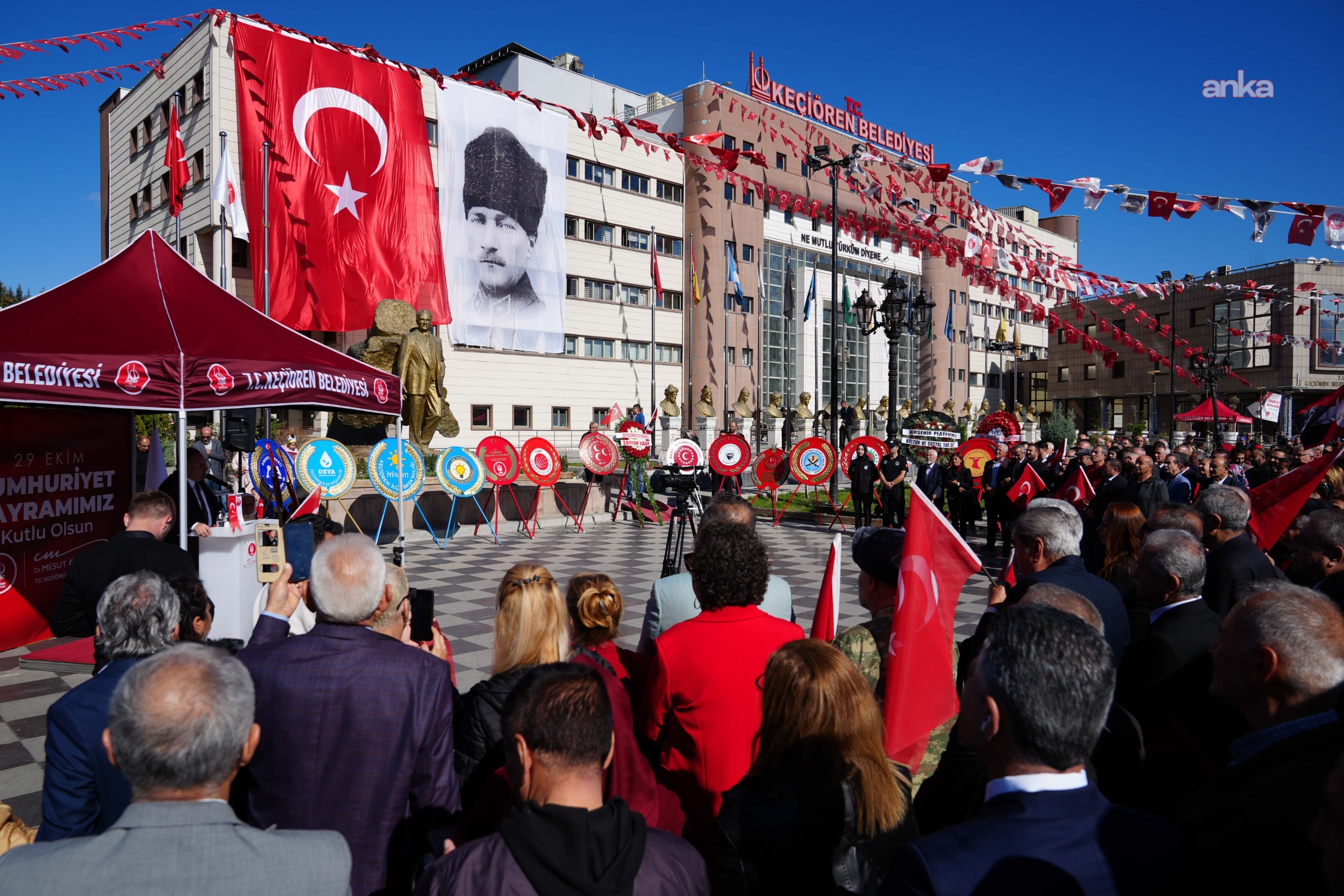 Keçiören’de 29 Ekim kutlamaları çelenk sunma töreniyle başladı