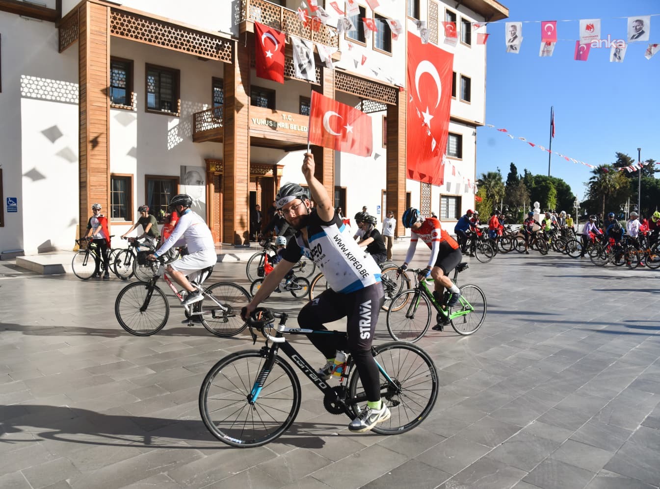 Yunusemre’de bisikletseverler, Cumhuriyet’in 102’nci yılında 102 kilometre kat etti