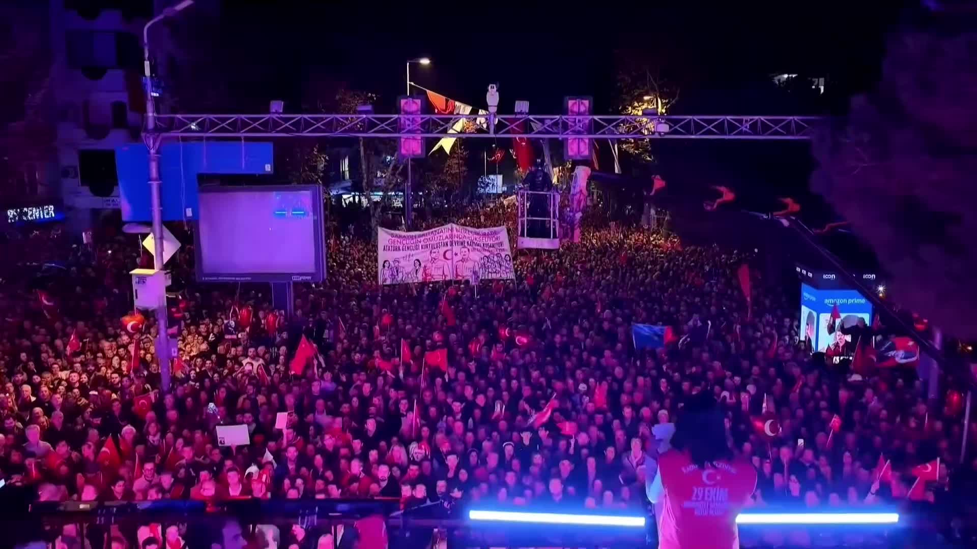 Kadıköy'de Cumhuriyet Yürüyüşü... Kadıköy Belediye Başkanı Kösedağı: Adaletin ve demokrasinin güçlü olduğu bir Türkiye inşa edeceğiz